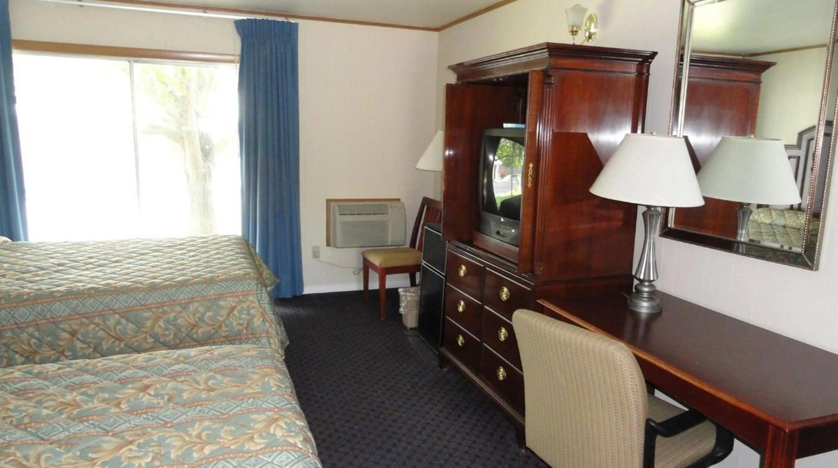 Standard Queen Room with Two Queen Beds - Non-Smoking in Harbor Base Inn
