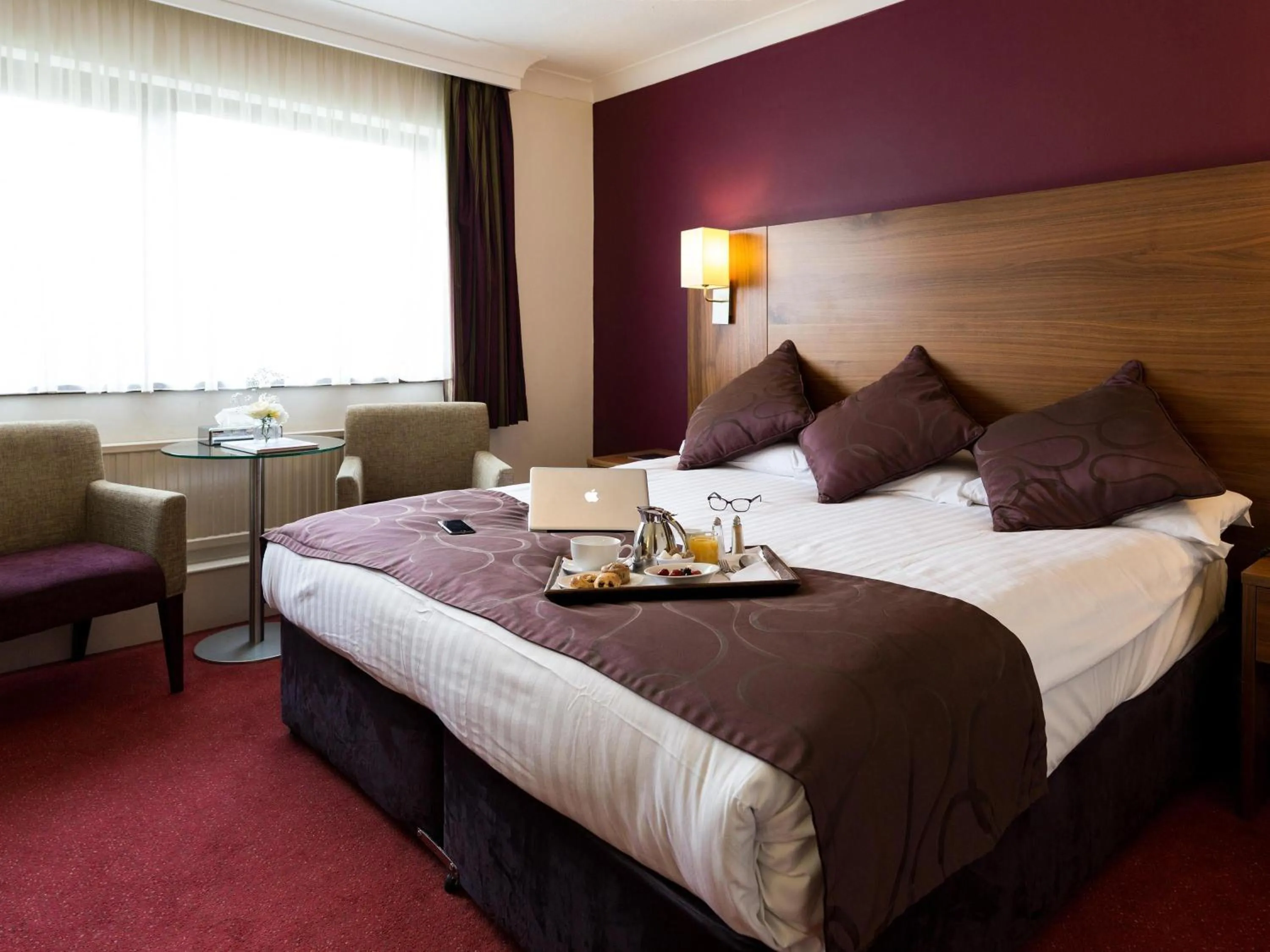Standard King Room in Mercure Newcastle George Washington Hotel Golf & Spa