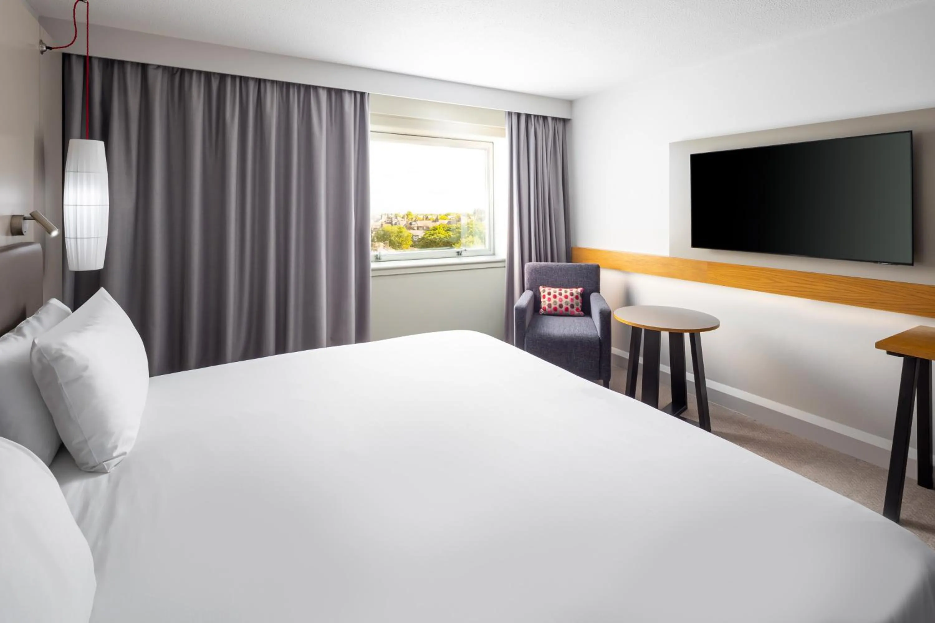 Standard Queen Room - High Floor in Crowne Plaza Harrogate by IHG