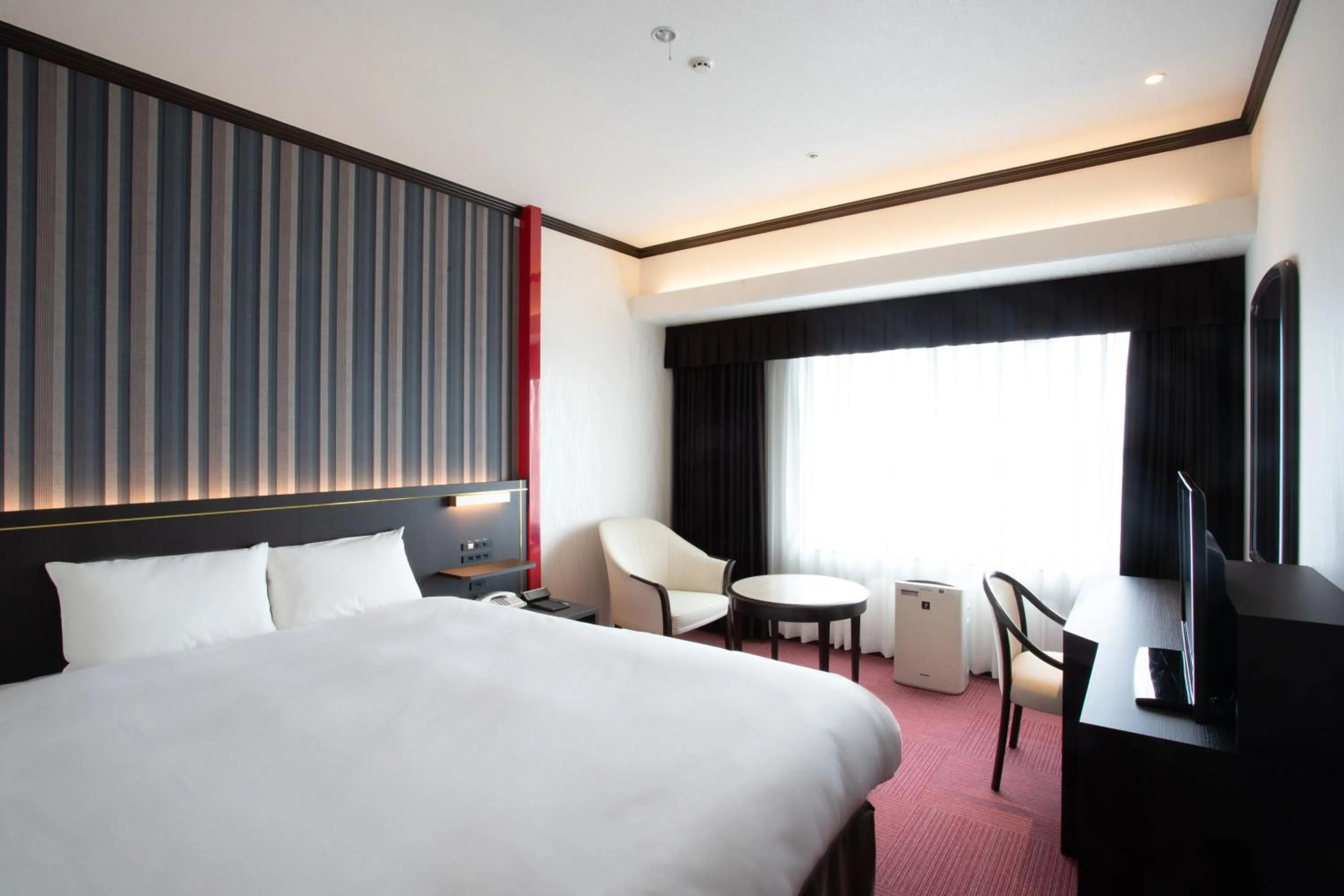 Executive Double Room with Small Double Bed - Non-Smoking in Kobe Seishin Oriental Hotel