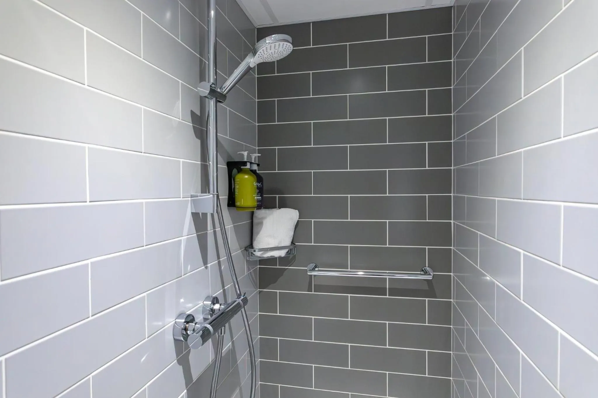 Standard Twin Room with Two Single Beds - Ground Floor/Smoking in Holiday Inn Express Arras by IHG