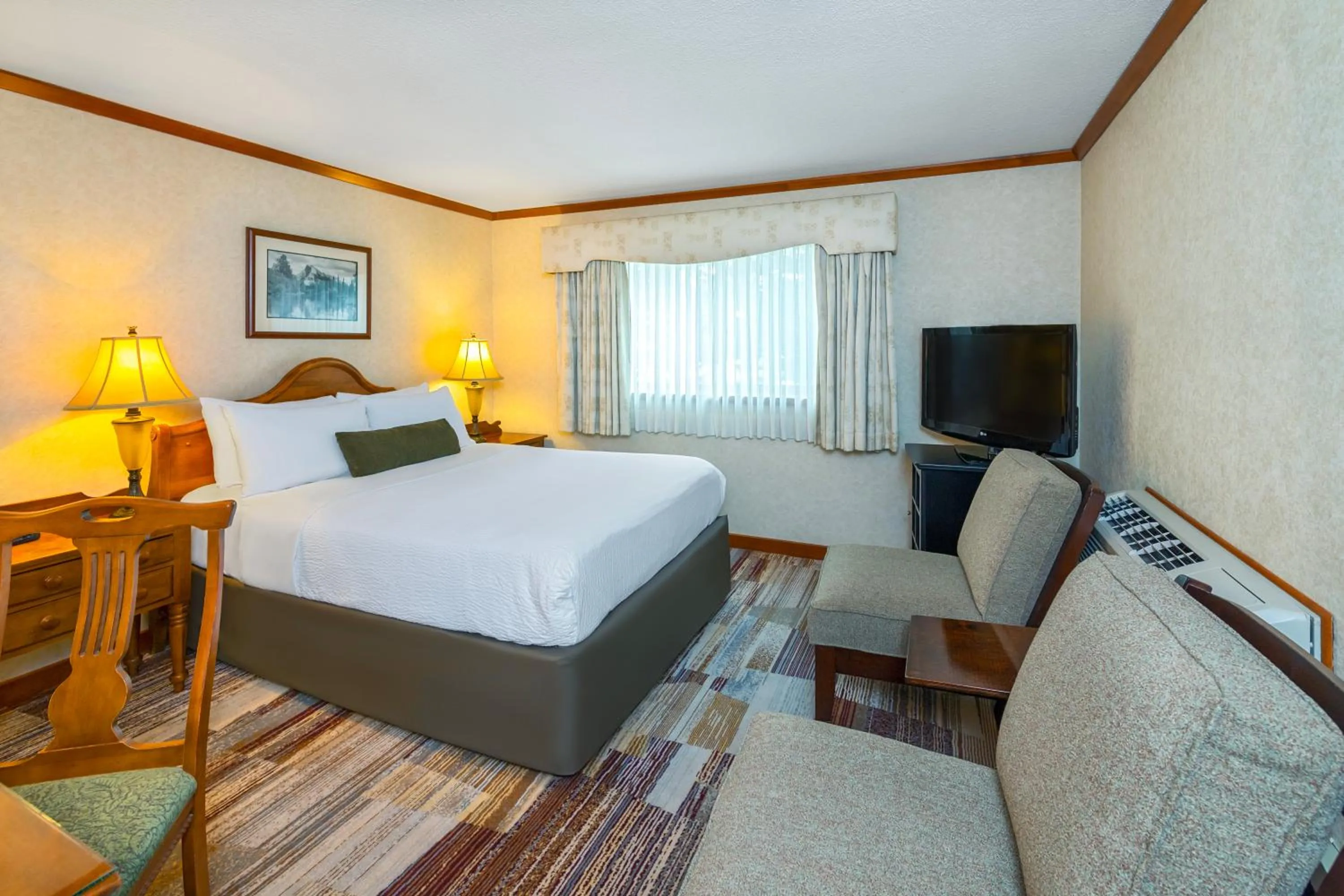 Deluxe Room with Queen Bed in Charltons Banff