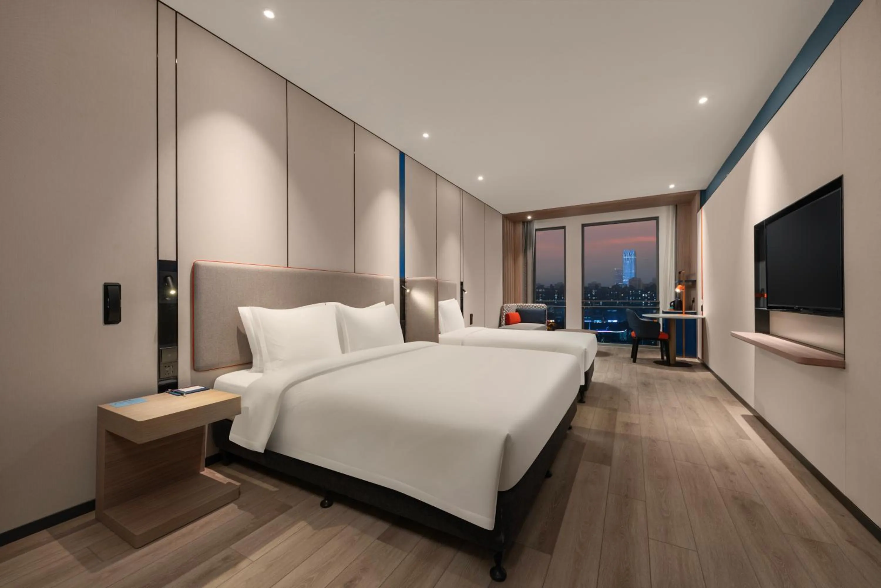 1 King and 1 Single Standard in Holiday Inn Express Shanghai Pujiang by IHG