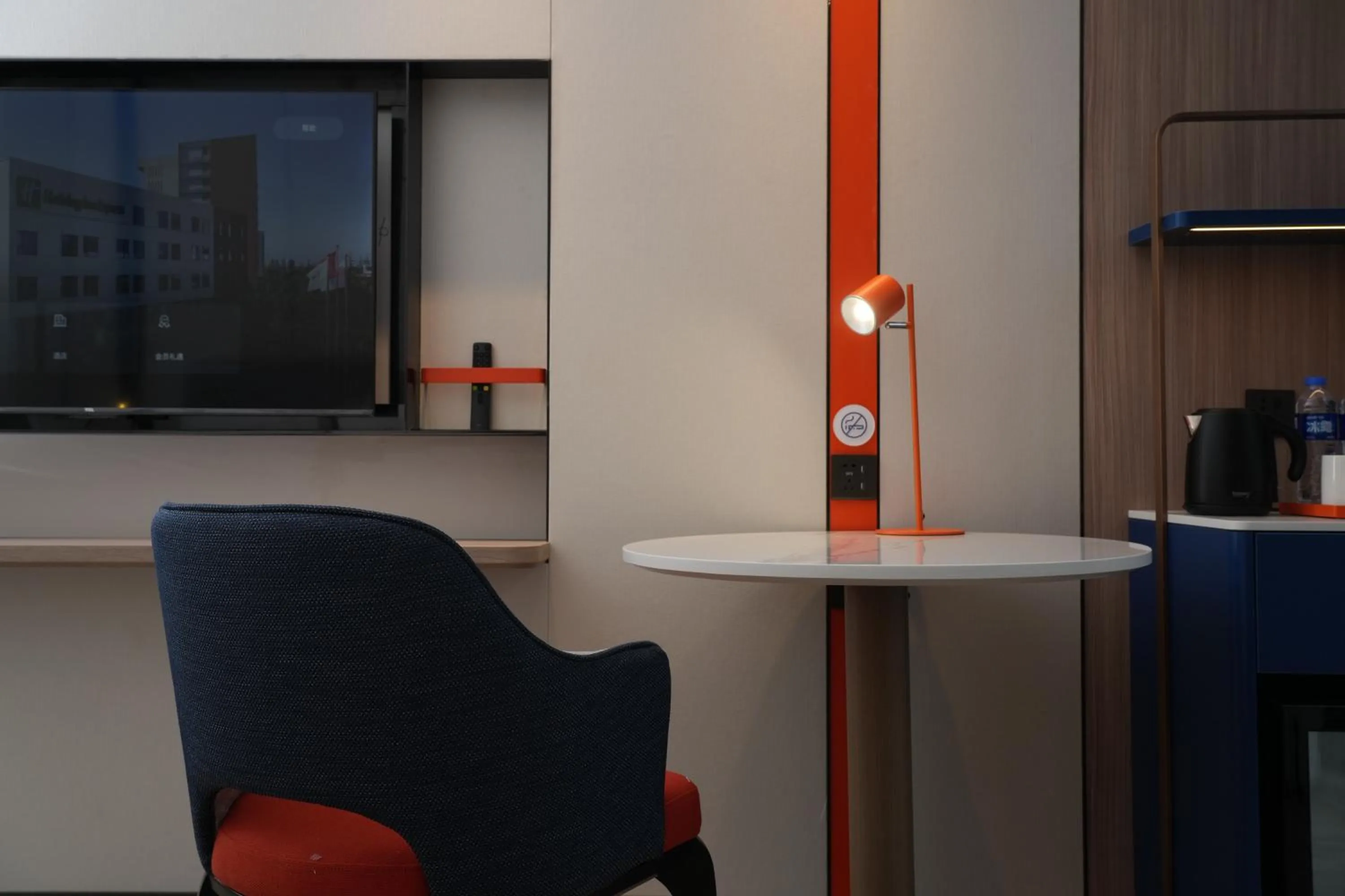 Queen Room - Smoking in Holiday Inn Express Shanghai Pujiang by IHG