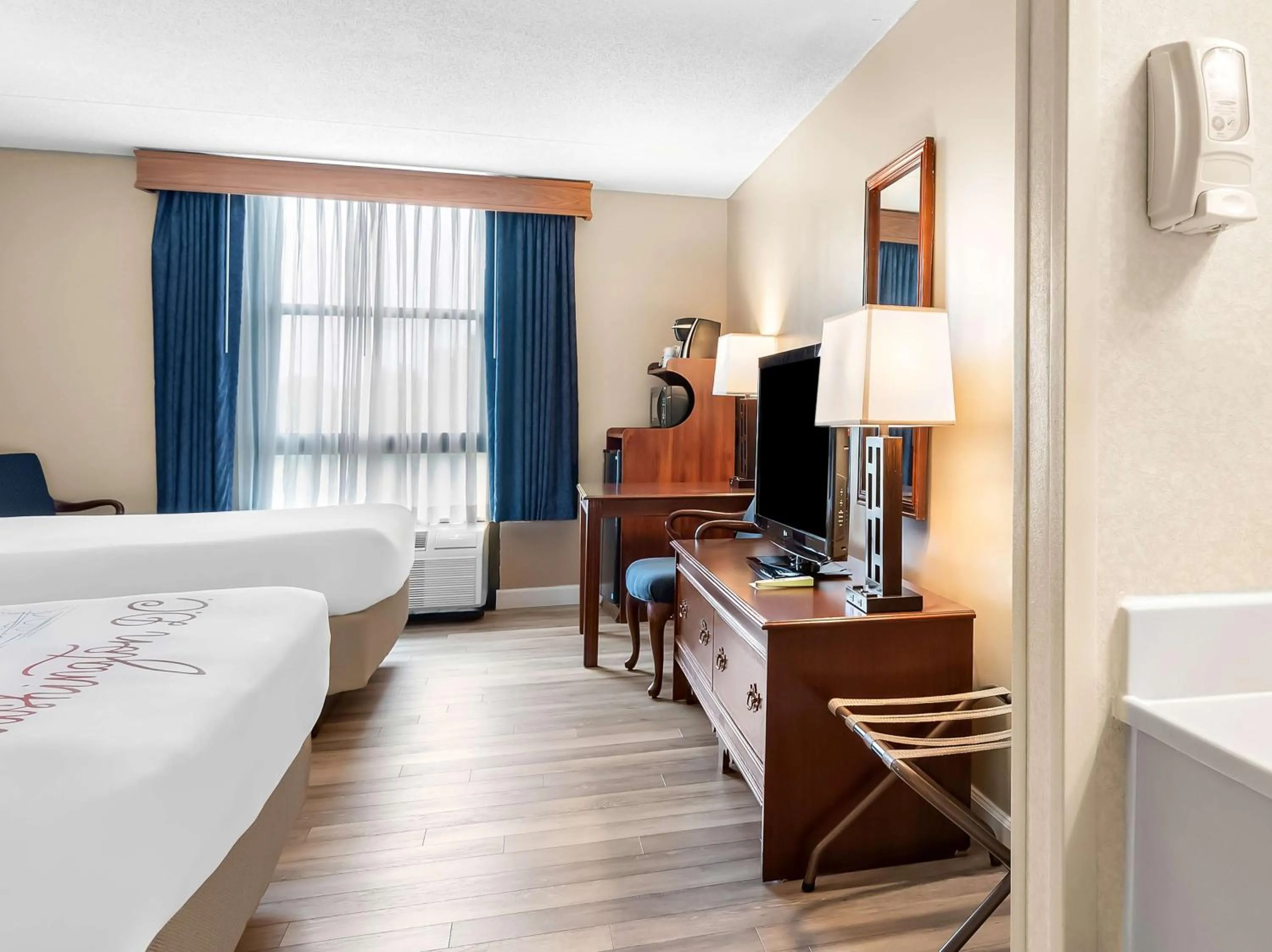Executive Queen Room with Two Queen Beds in Best Western Potomac Mills
