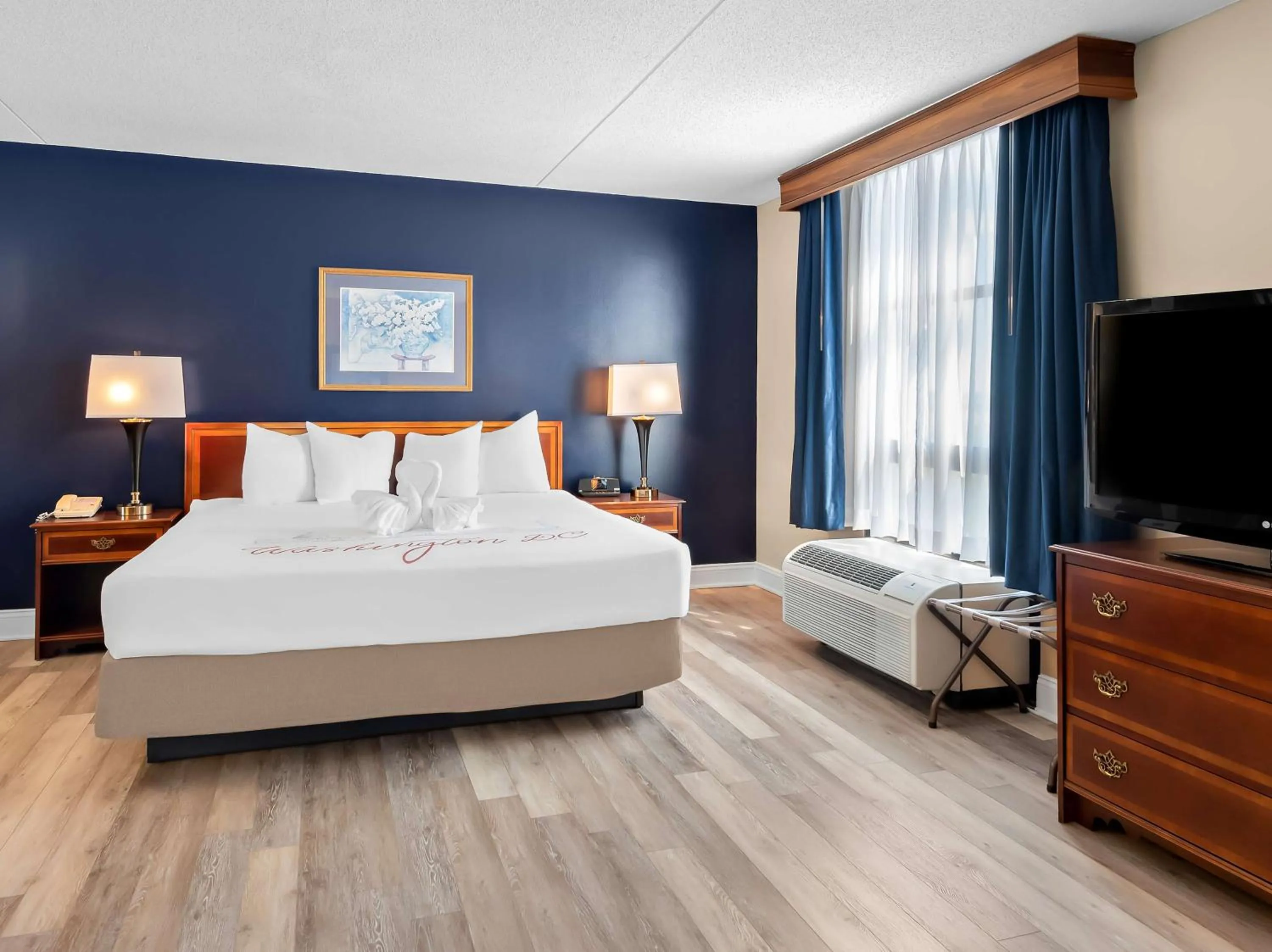 Executive King Room with Sofa in Best Western Potomac Mills