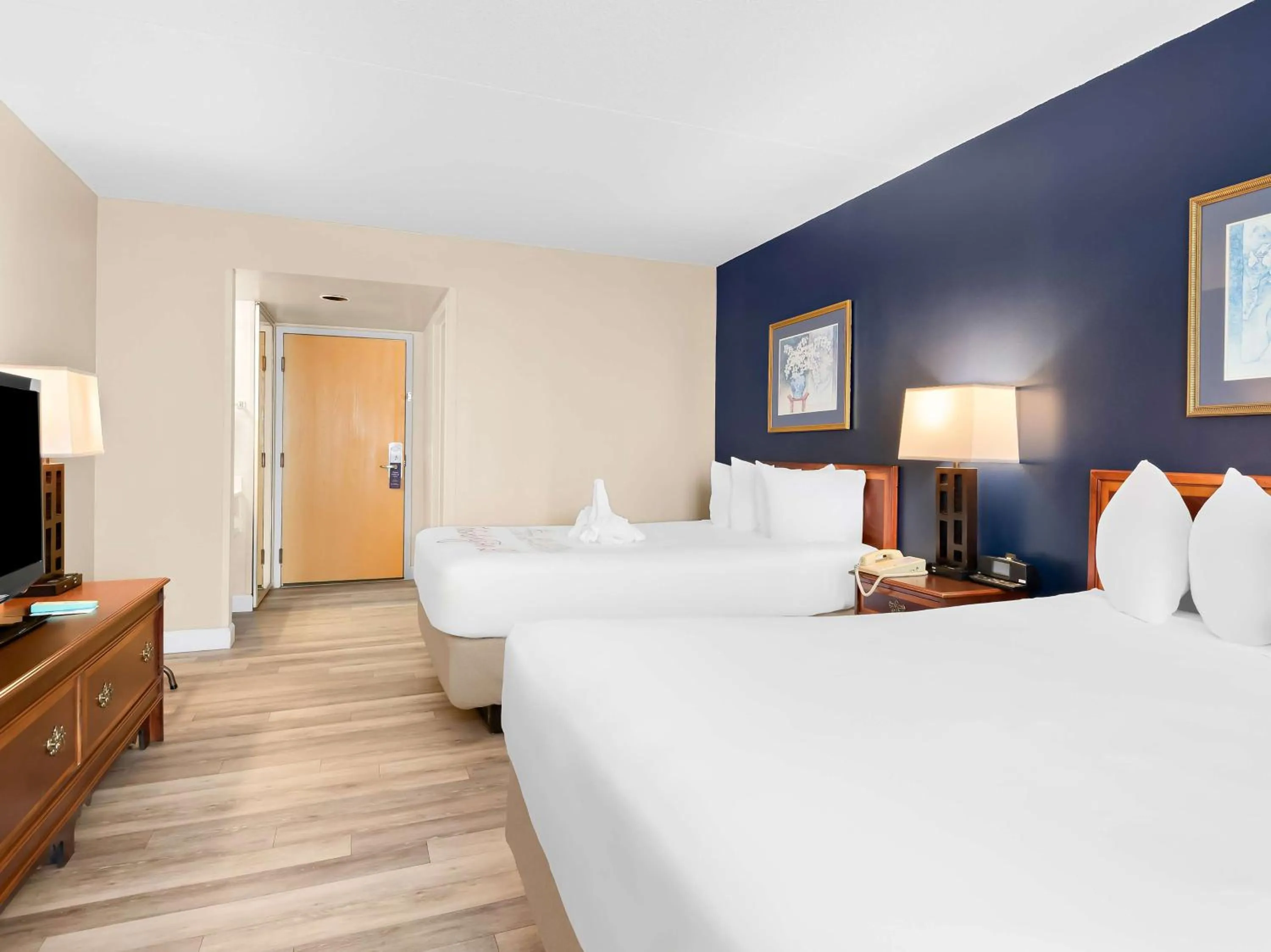 Queen Room with Two Queen Beds in Best Western Potomac Mills