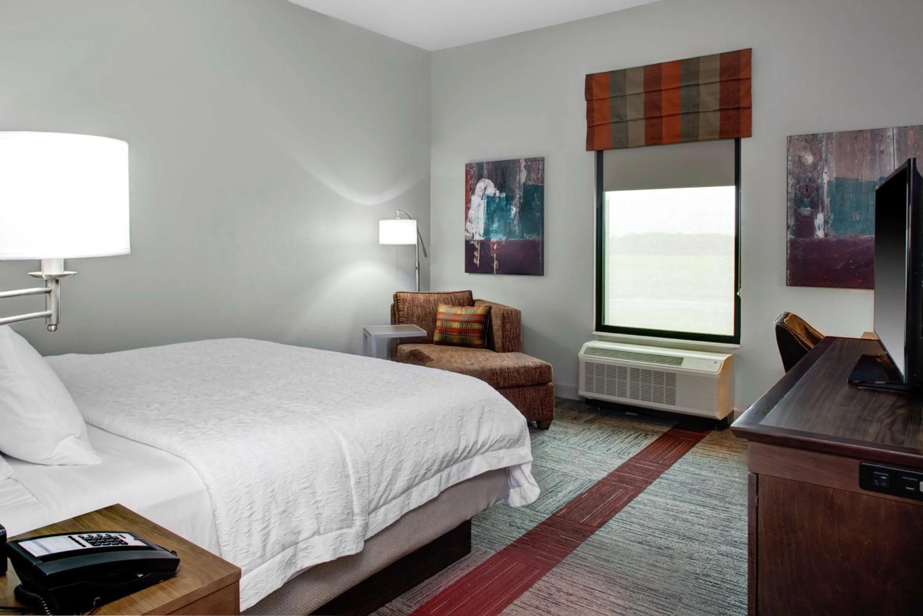 King Room with Sofa Bed- Non-Smoking in Hampton Inn & Suites Pittsburg Kansas Crossing Casino near Pitt State Univ