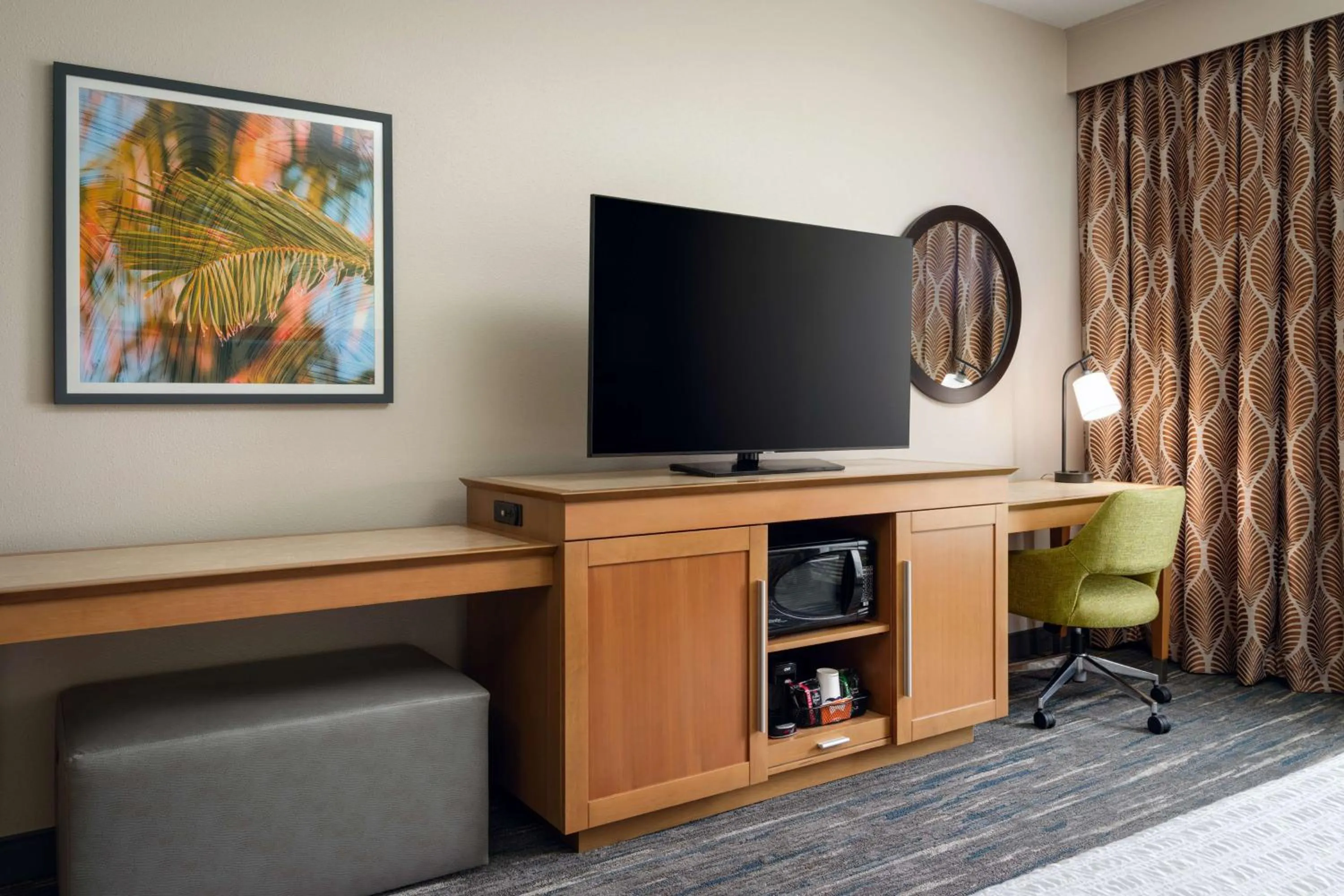 Queen Room with Two Queen Beds - Hearing Access/Non-Smoking in Hampton Inn Plant City