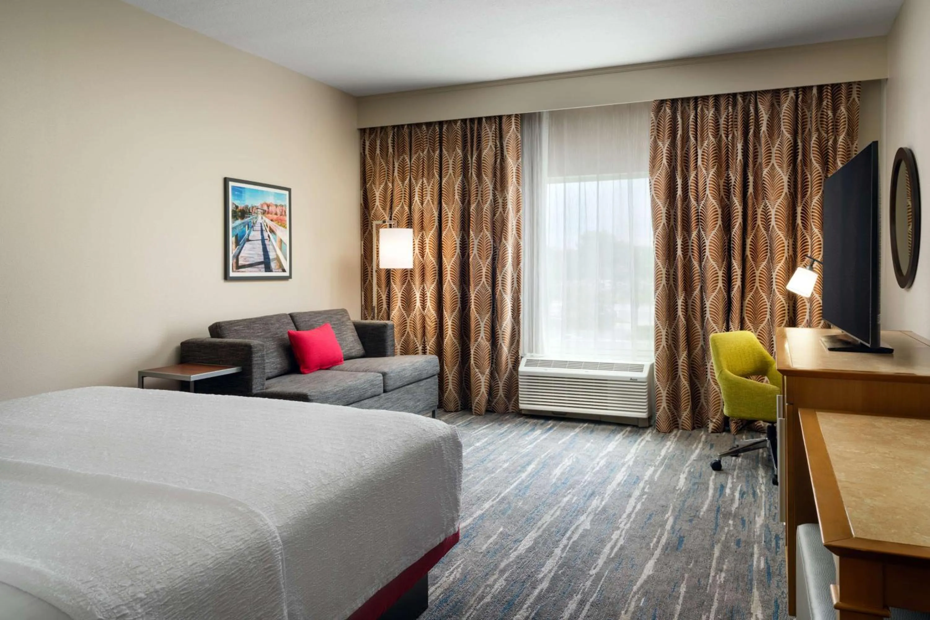 King Room with Sofa Bed in Hampton Inn Plant City