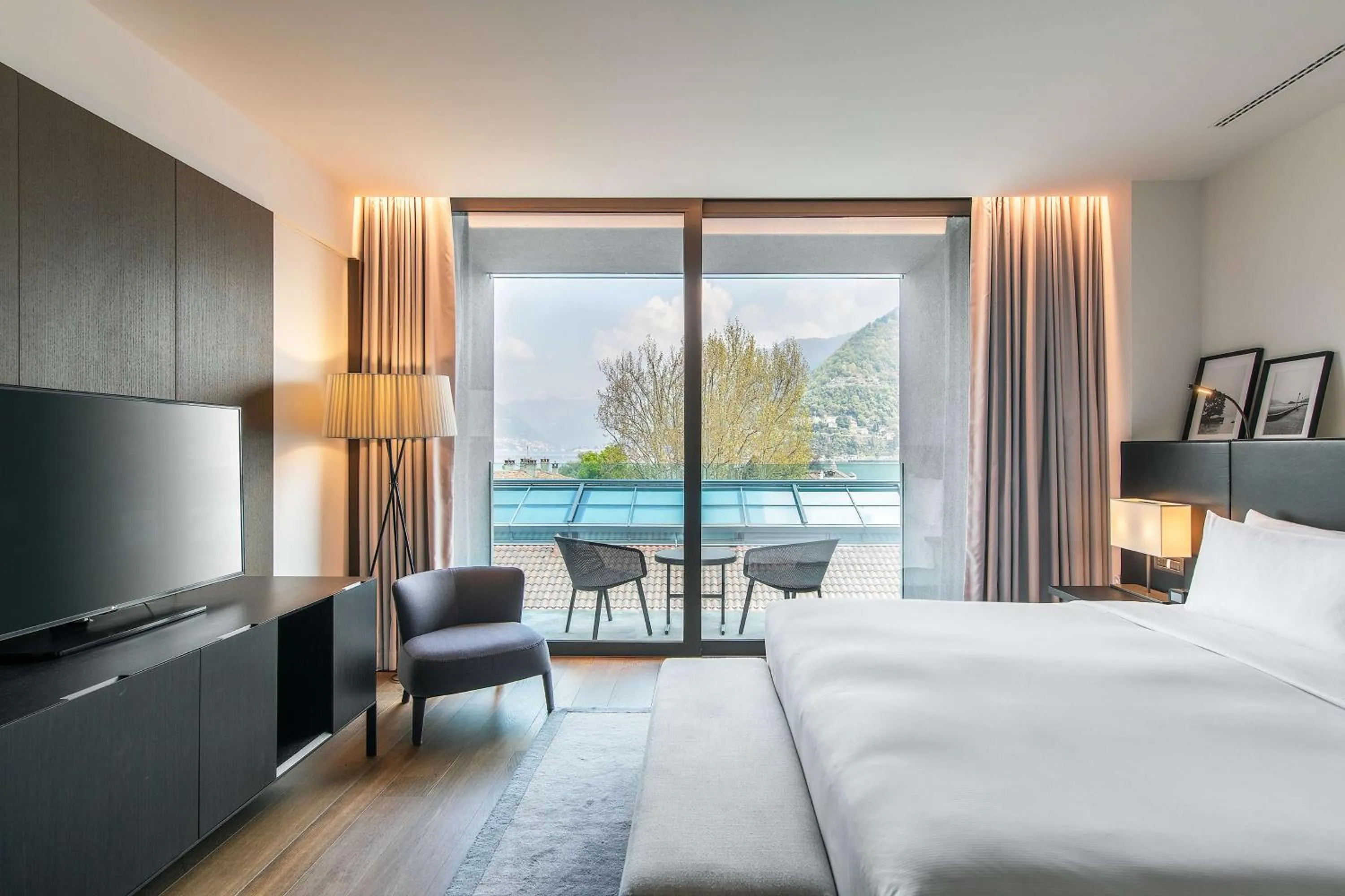 Suite with Balcony and Lake View in Hilton Lake Como