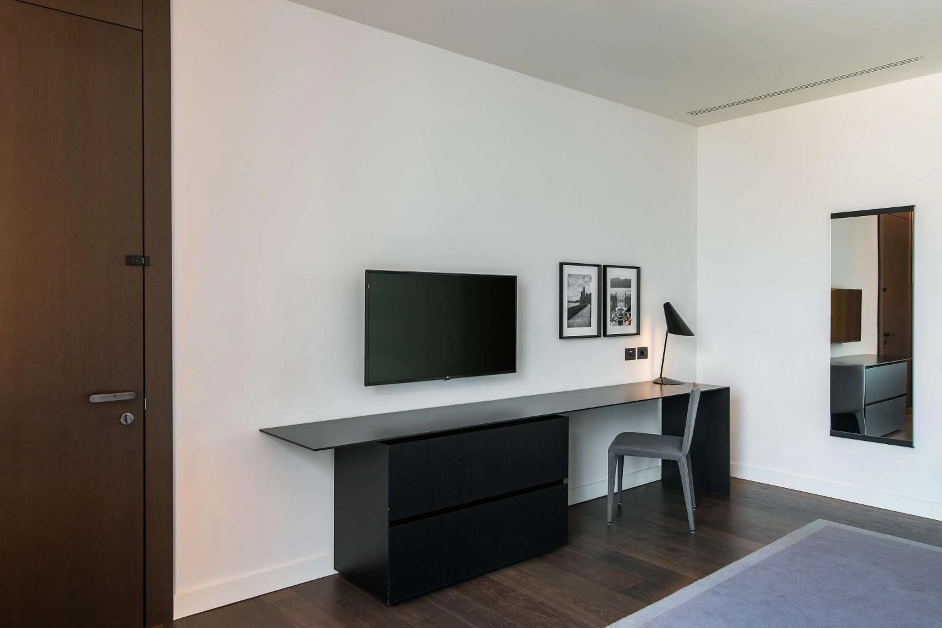 Deluxe Twin Room with Courtyard View in Hilton Lake Como