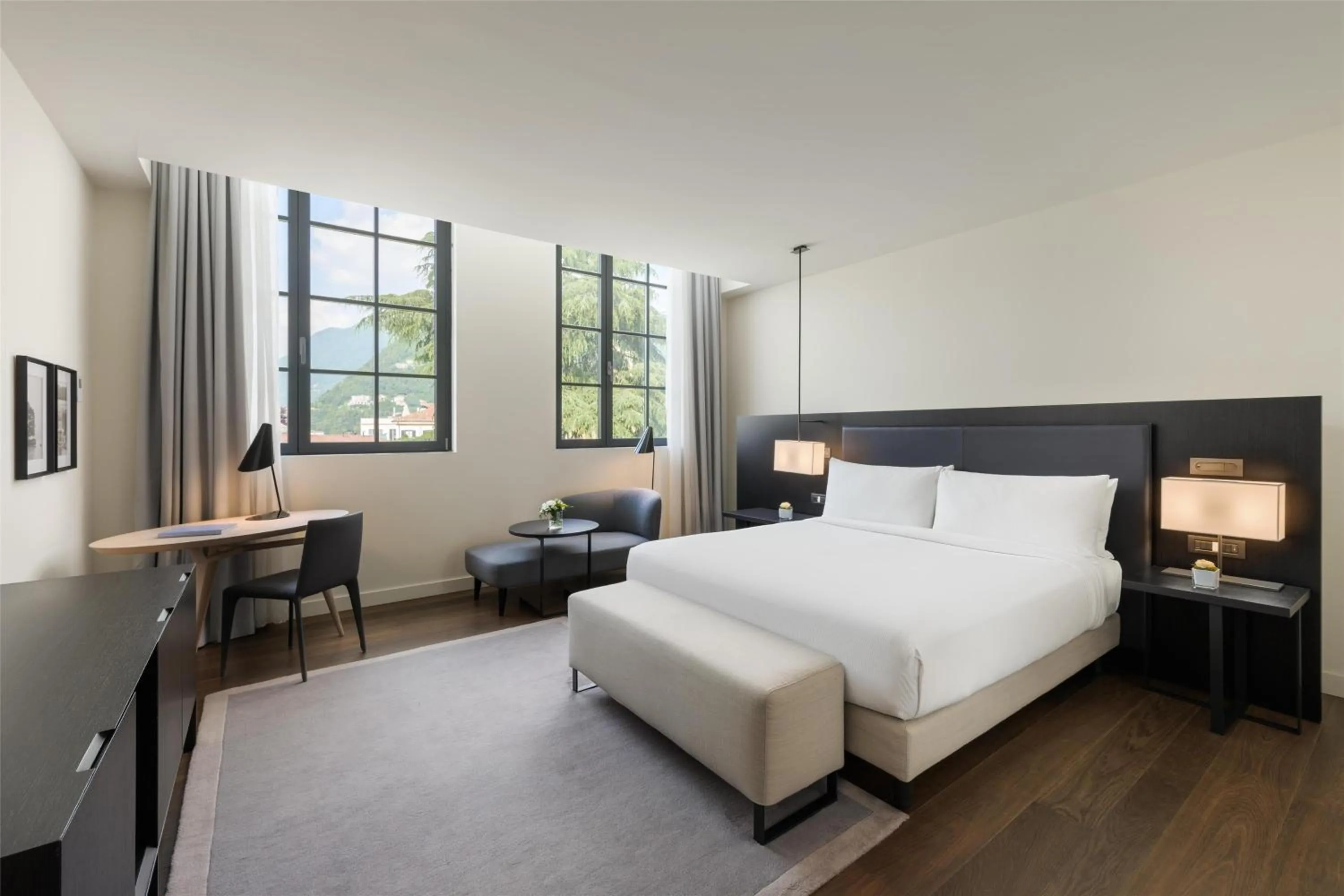 Deluxe King Room with City View in Hilton Lake Como