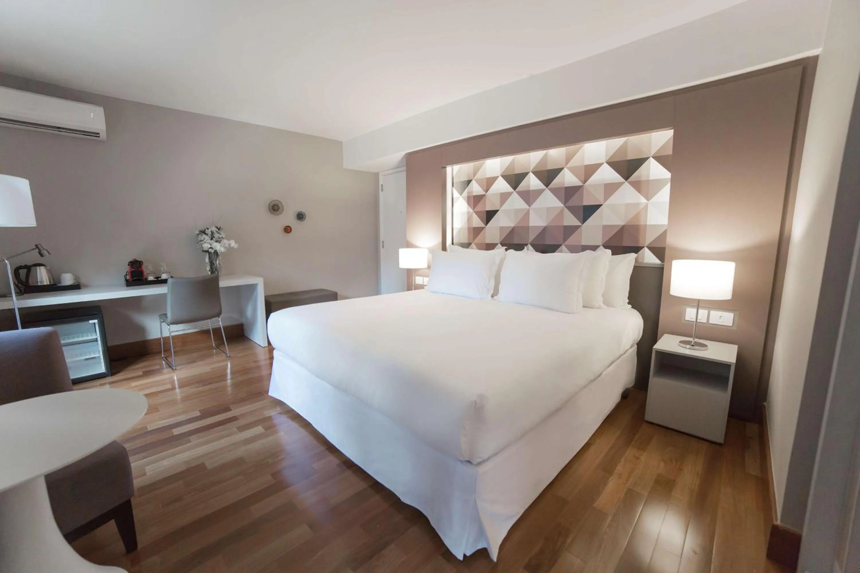 Premium Double Room - single occupancy in NH Curitiba The Five