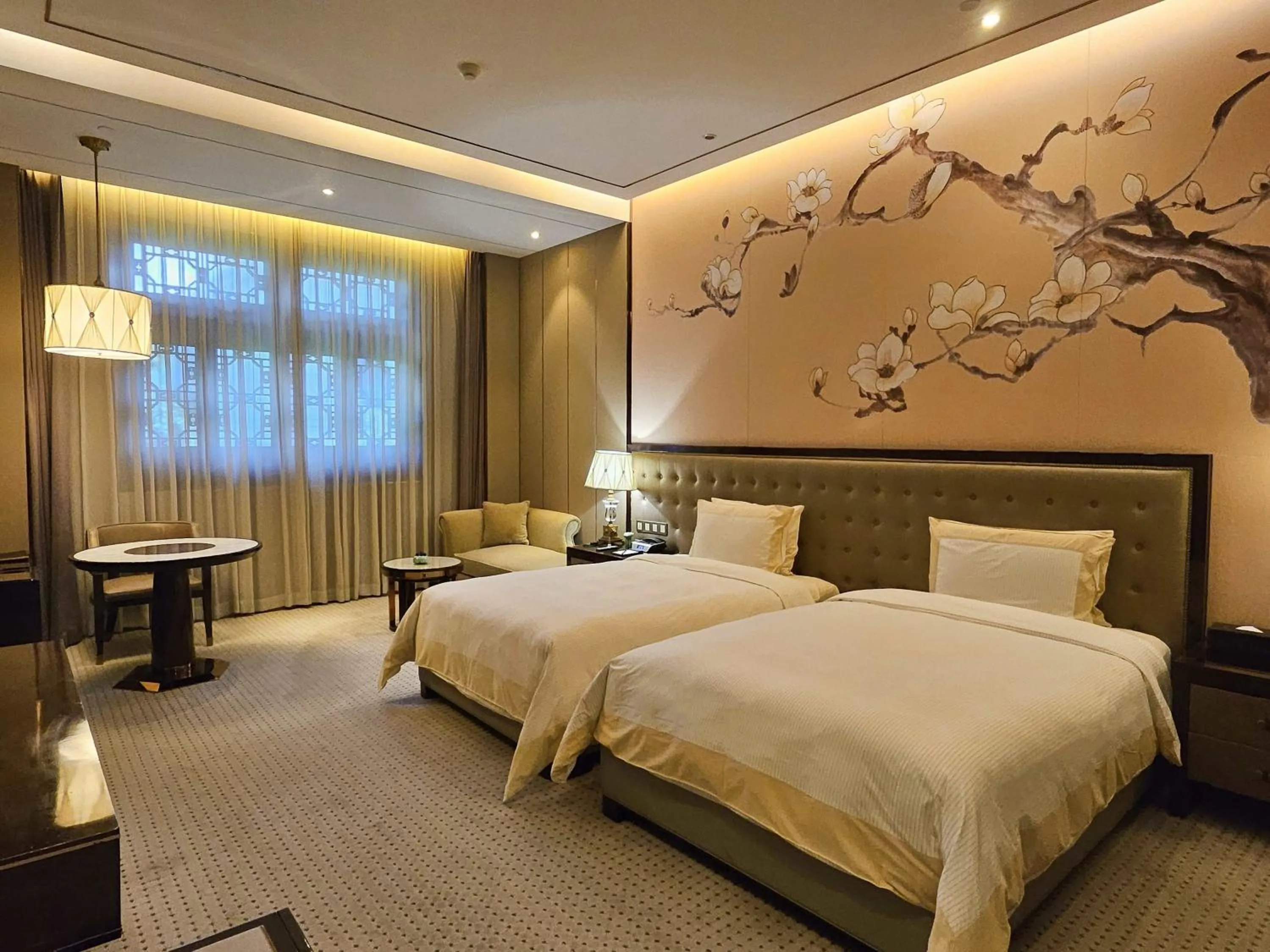 Superior Twin Room with Garden View in Royal Garden Hotel Shanghai-Free Shuttle to and From Disney & PVG & close Metro Line2 easy to SHA New Expo