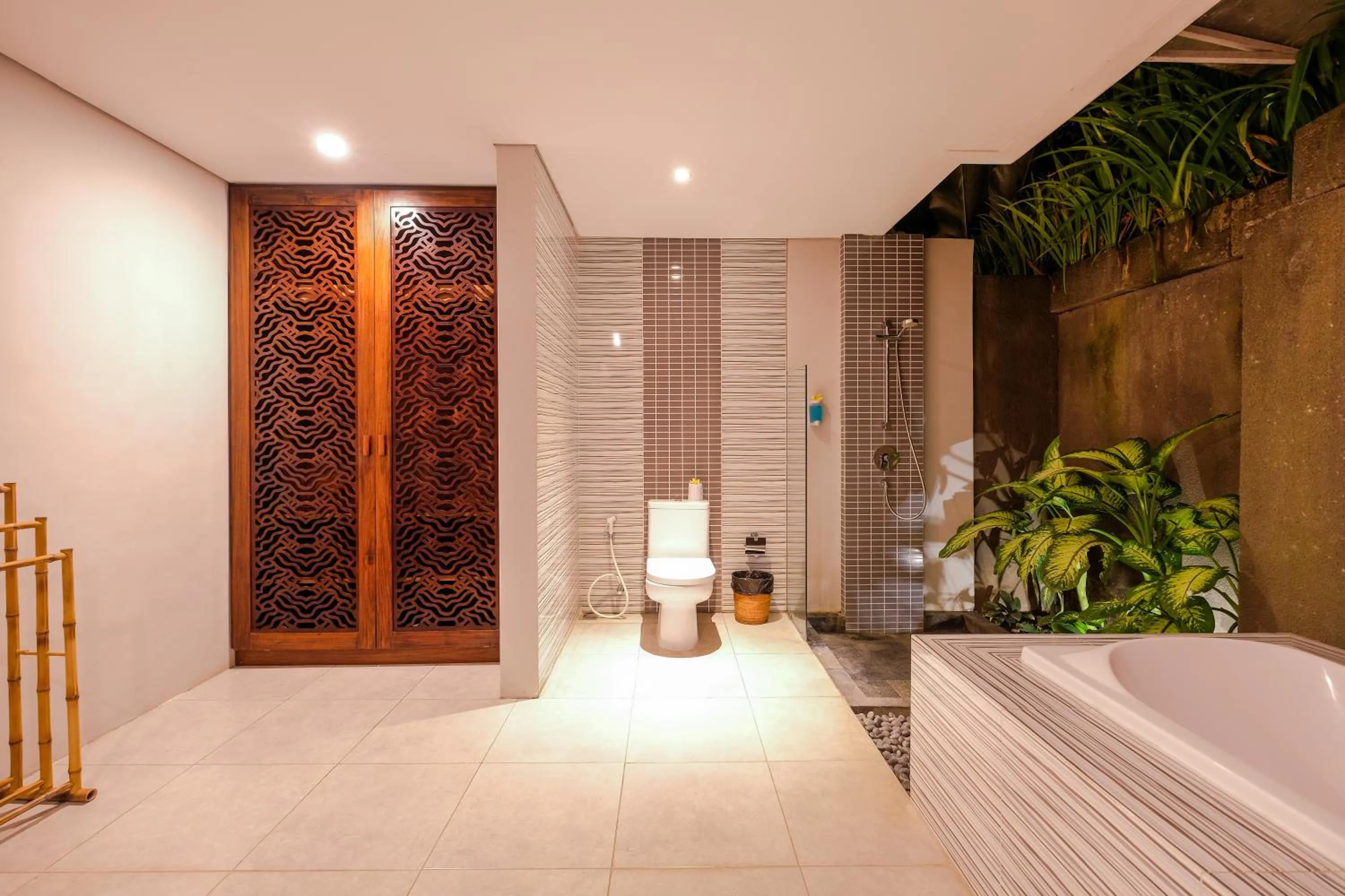 King Room with Pool View in Papillon Echo Beach