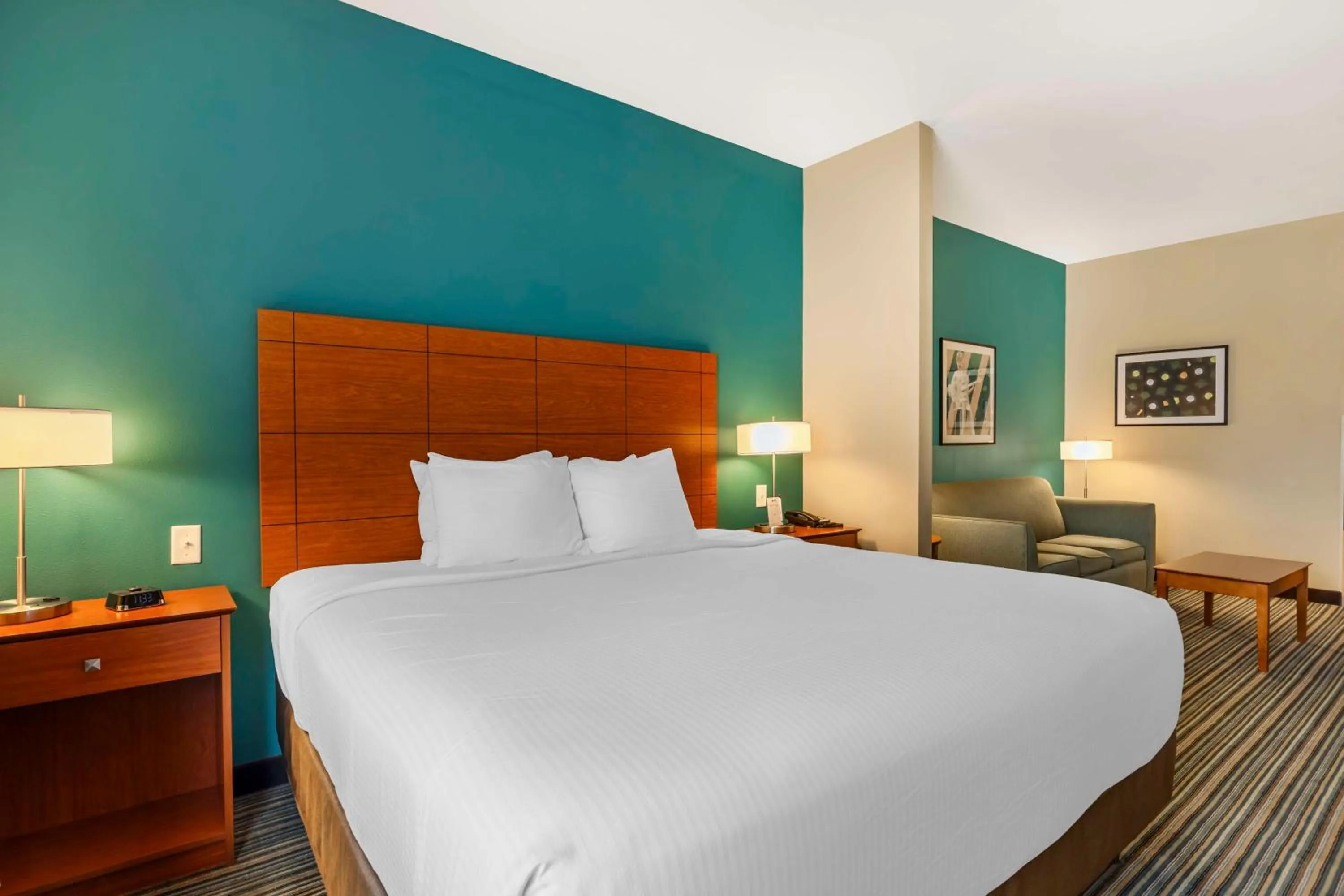 King Suite with Sofa Bed - Non-Smoking in Best Western Plus Tuscumbia/Muscle Shoals Hotel & Suites