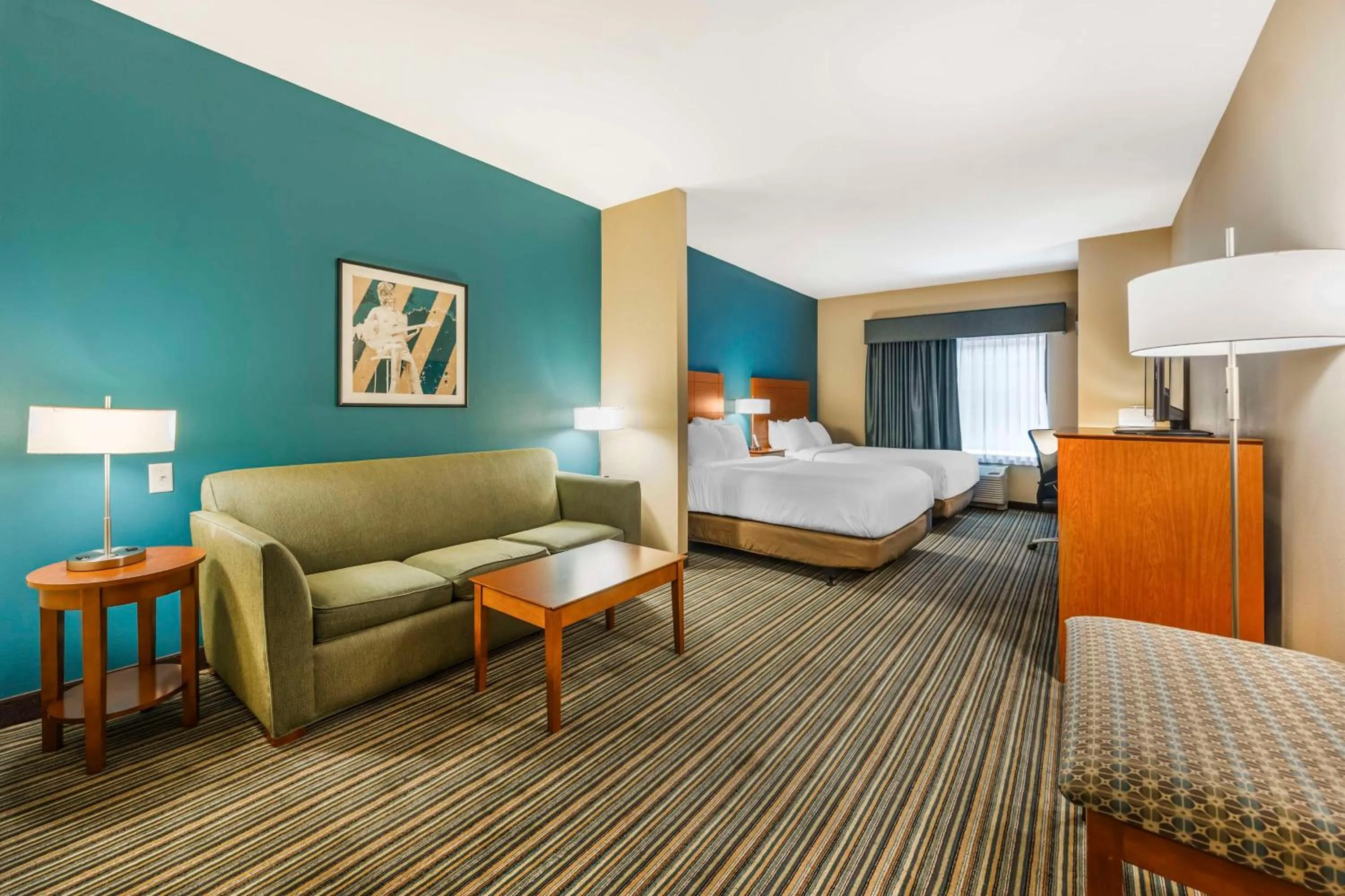 Queen Suite - Disability Access in Best Western Plus Tuscumbia/Muscle Shoals Hotel & Suites