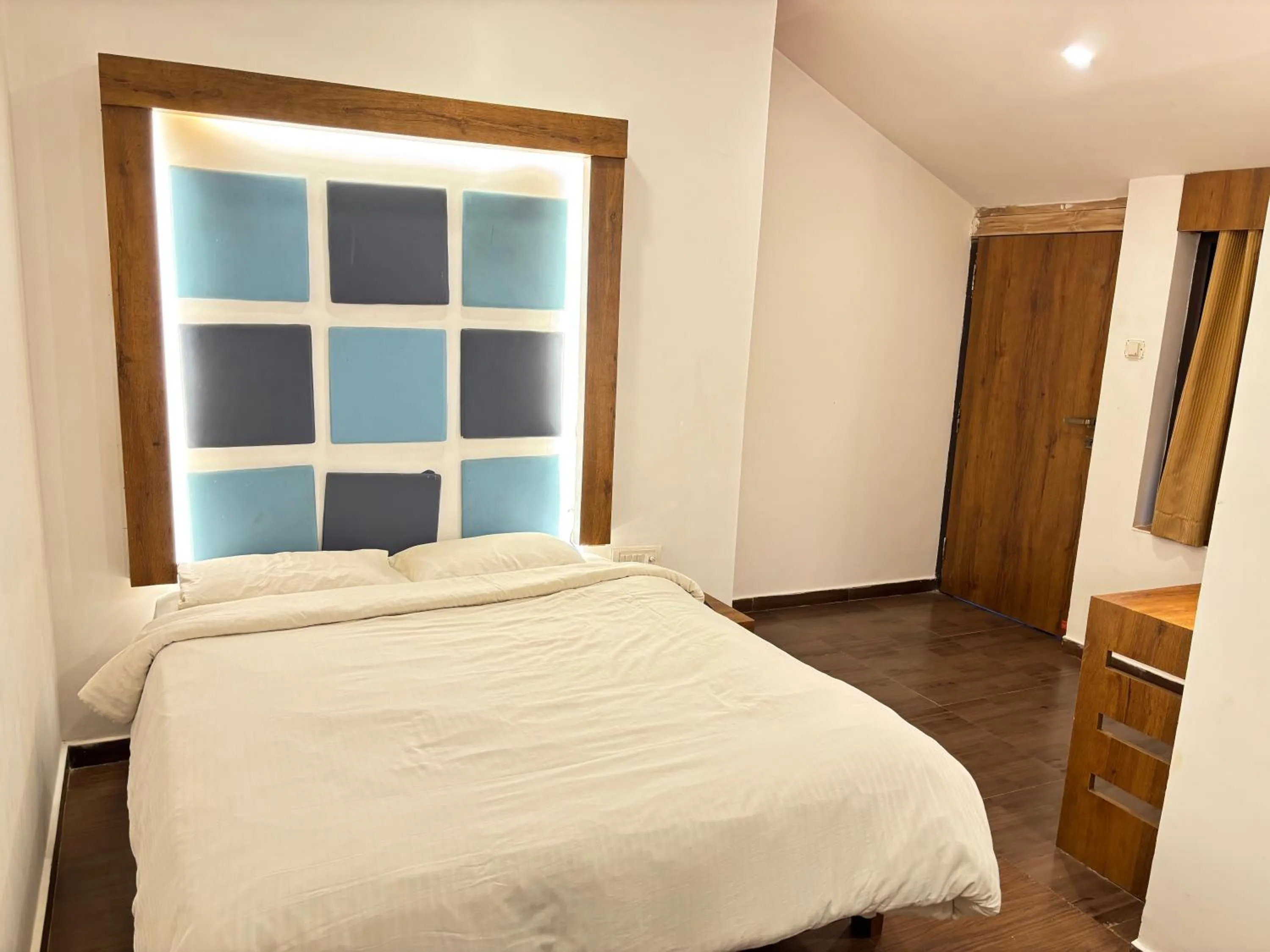 Double Room - single occupancy in Zeenath Taj Gardens