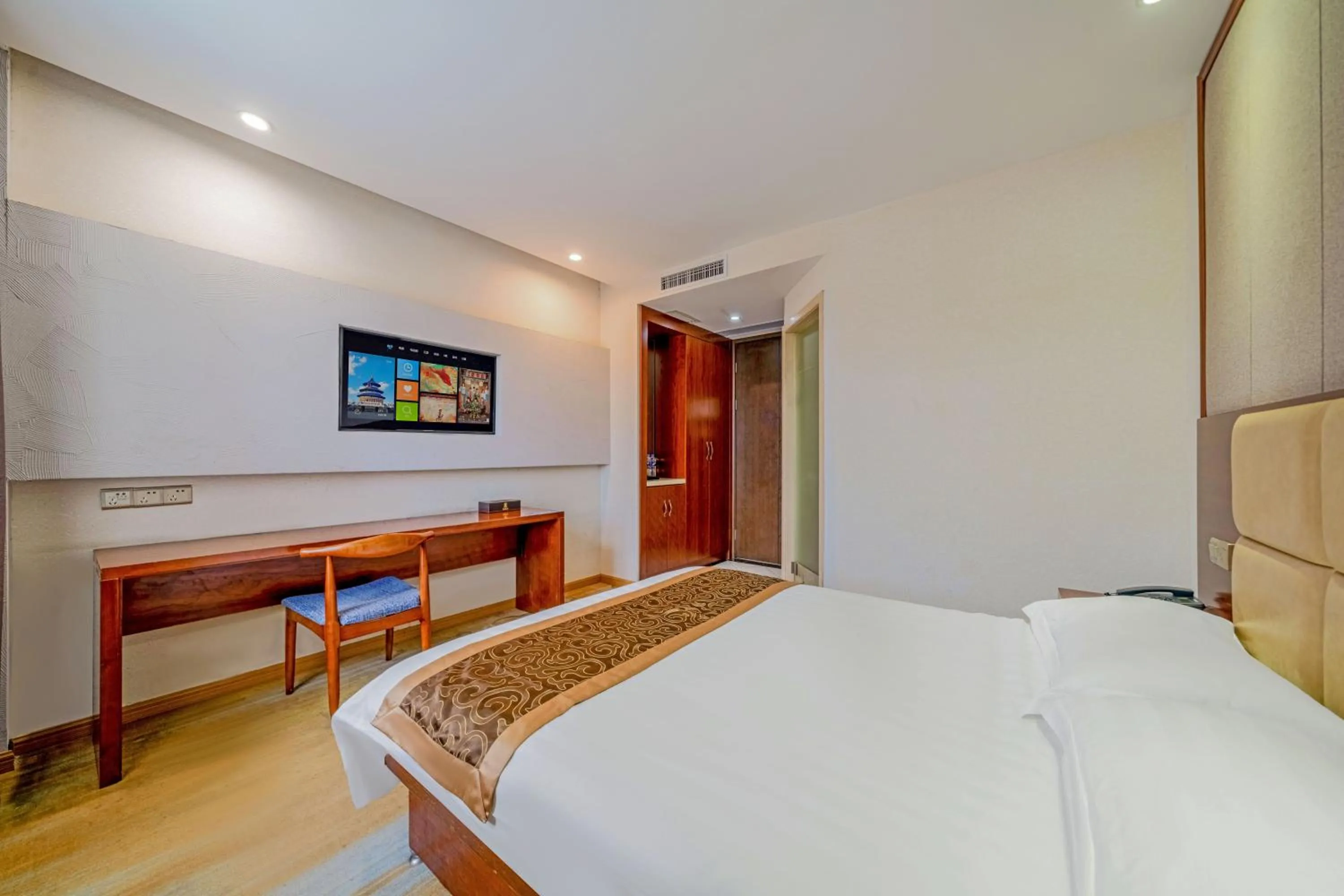 Business Queen Room in Bo Ai International Hotel Shanghai Pudong Airport Branch-Provide shuttle services to Pudong Airport and Disneyland
