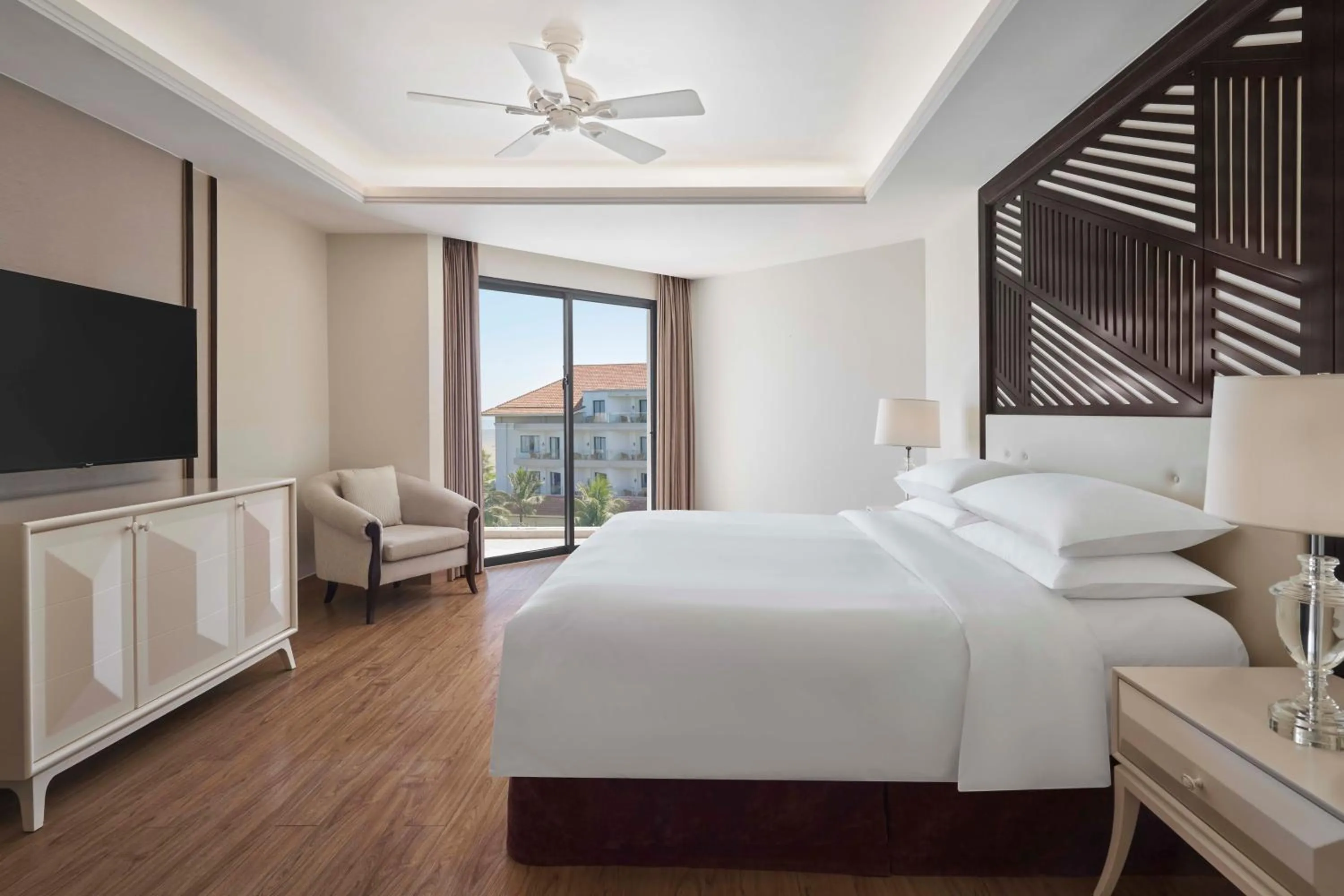 Deluxe King Room with Balcony in Vinpearl Resort & Spa Hoi An