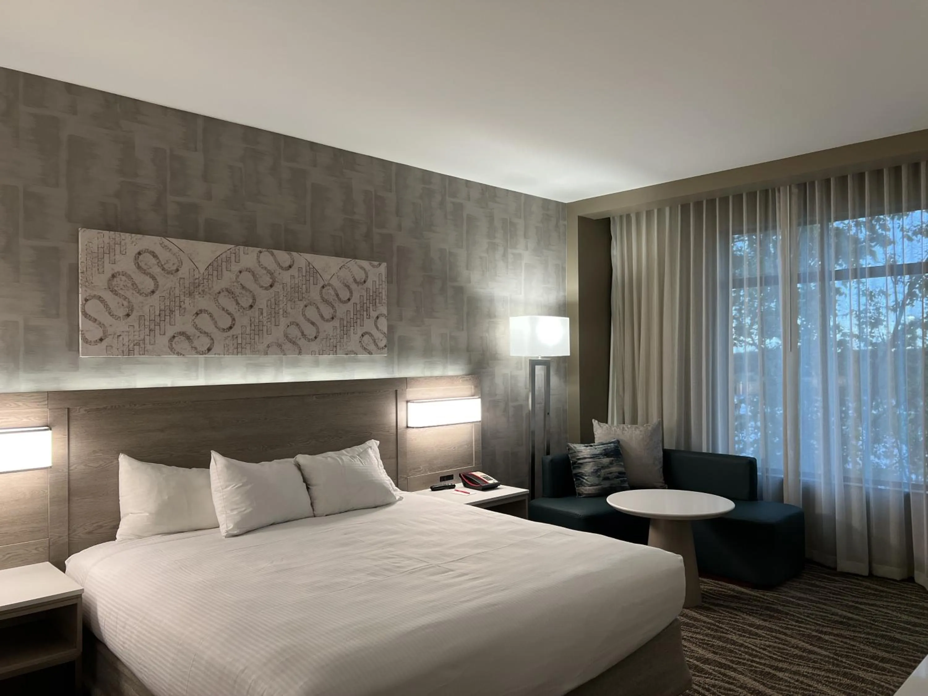 Deluxe King Room - single occupancy in Cherokee Casino West Siloam Springs Resort