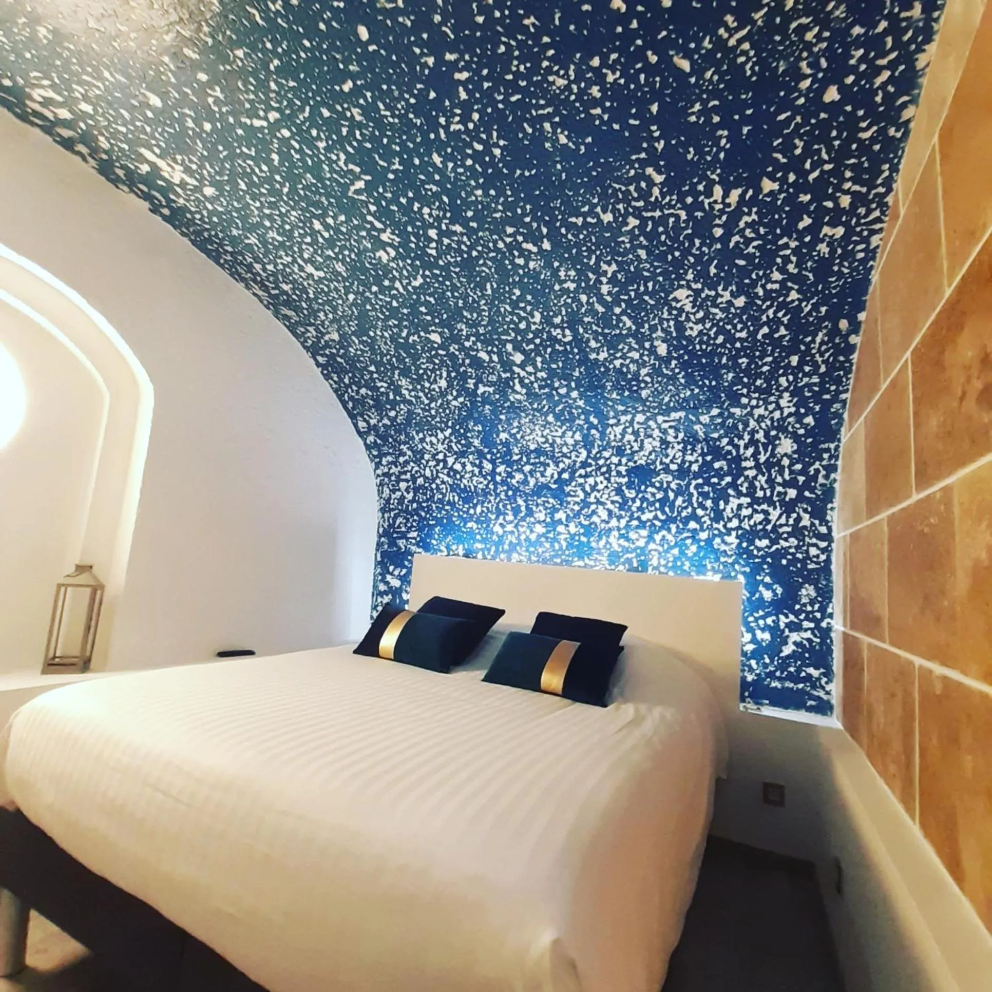 Suite with Hot Tub - single occupancy in Châtellerie De Schoebeque