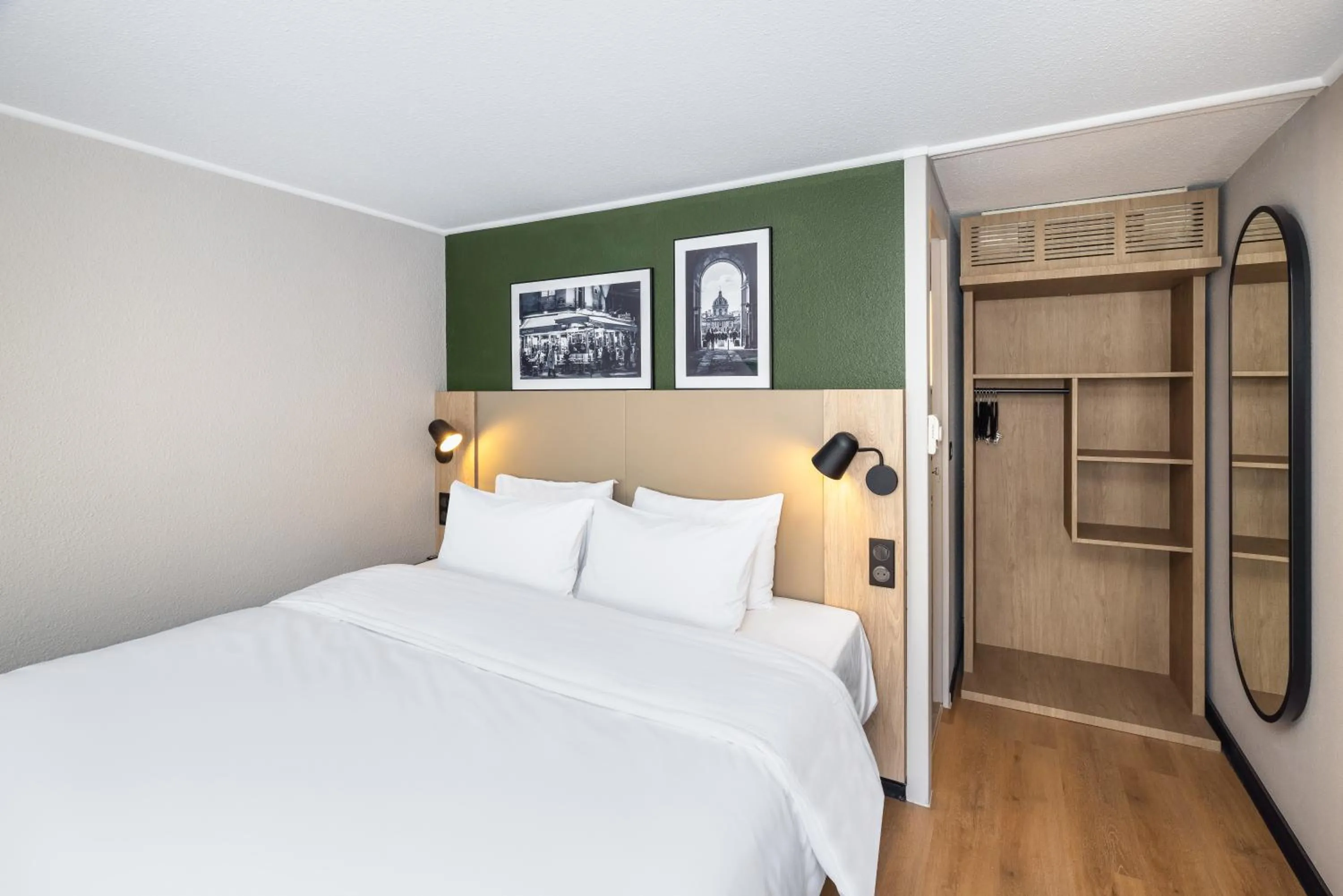 Superior Room - 1 King Bed in Campanile NATURE - Lille Est Villeneuve-d'Ascq