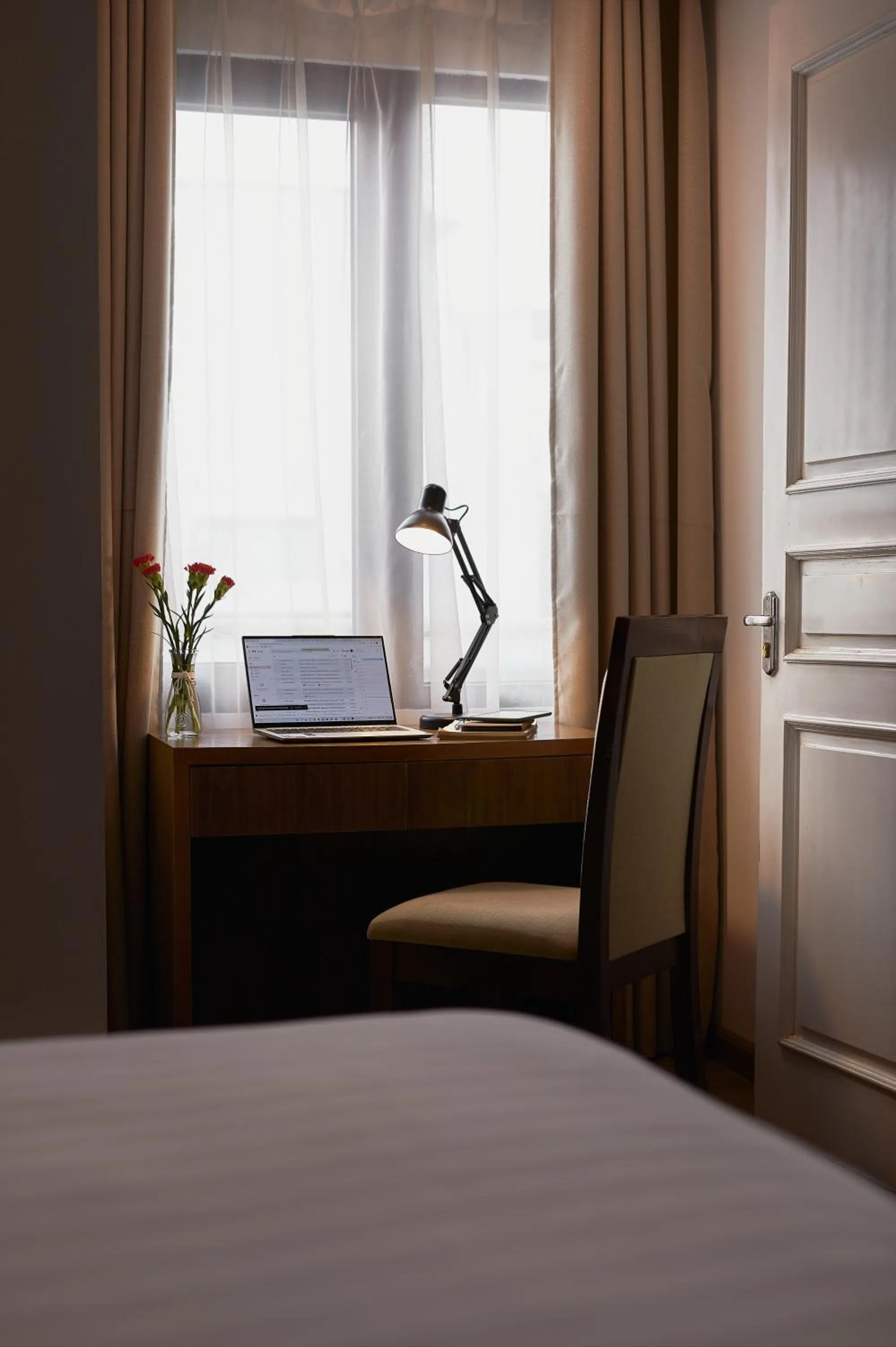 One-Bedroom Penthouse Suite, Kitchen, Bathtub and Quiet Street View - single occupancy in The Bloom Classic - An Excellent Blend of Cozy Living and Urban Relaxation