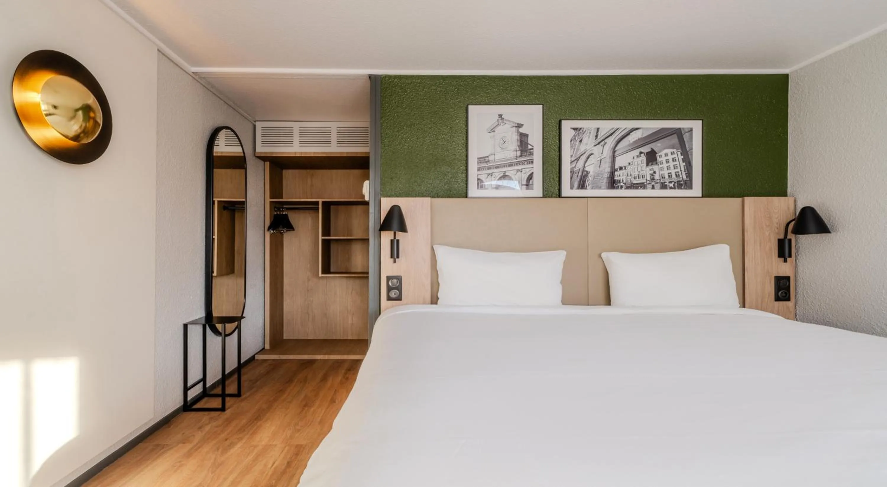 Standard Room - 1 Queen Bed in Campanile Montpellier Sud - A709