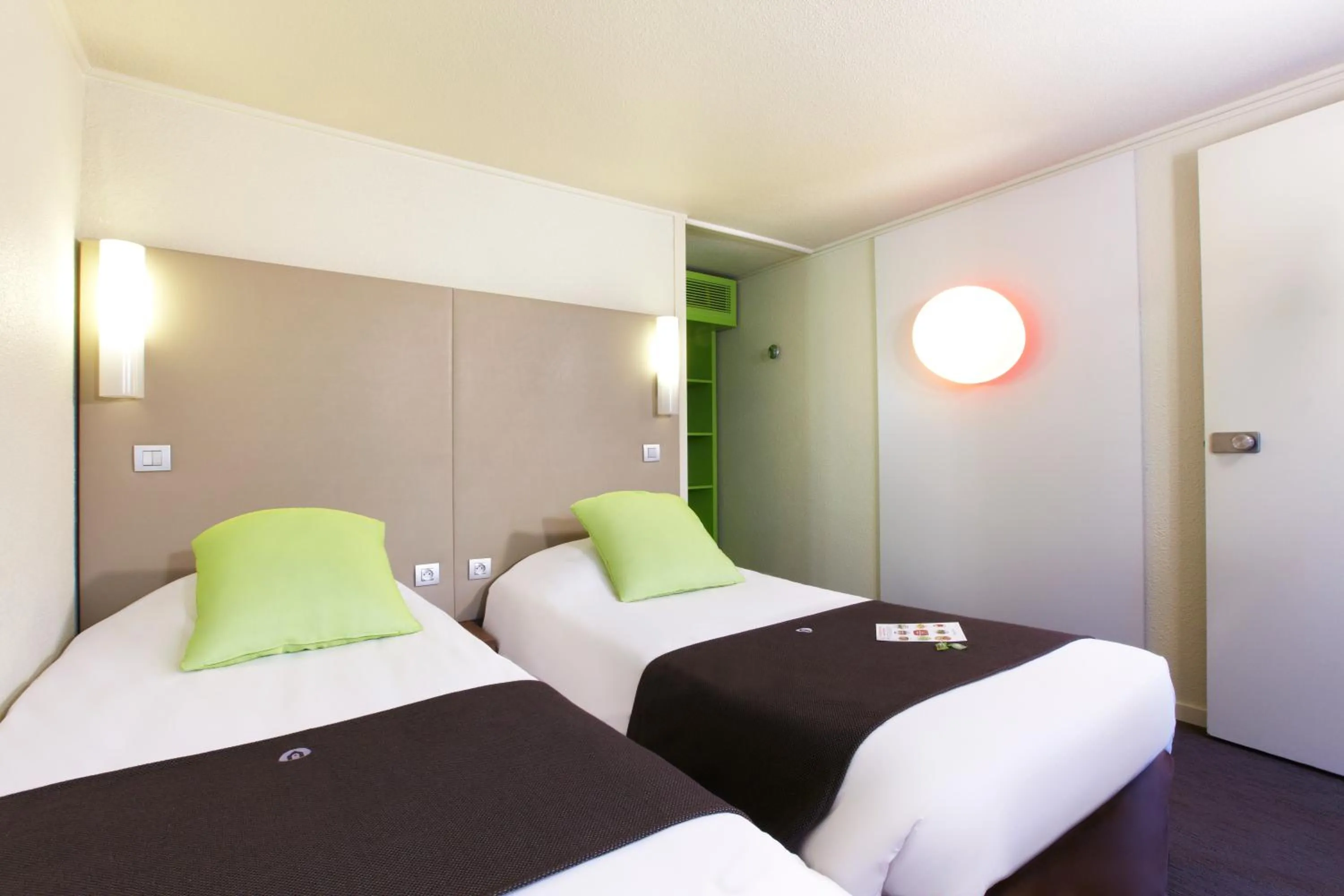 Superior Twin Room in Campanile NATURE - Meaux