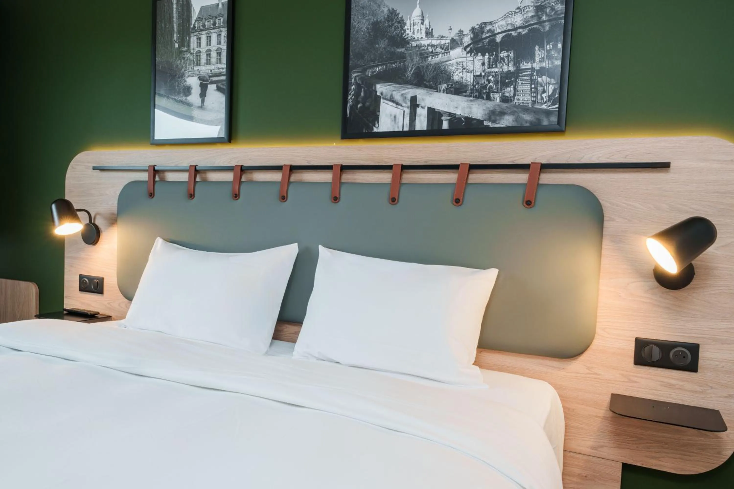 Standard Room - 1 Queen Bed in Campanile NATURE - Meaux