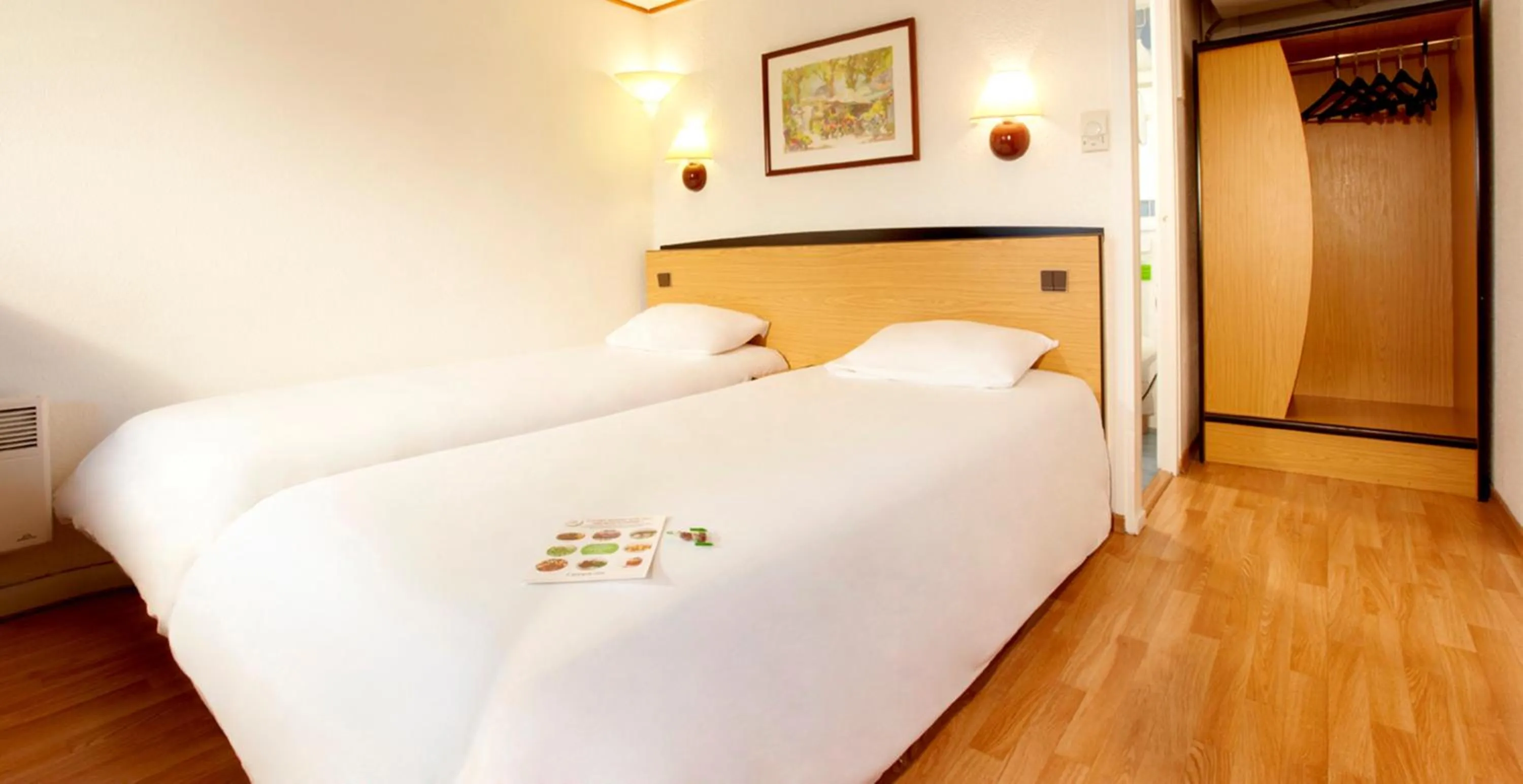 Twin Room with 2 Single Bed and 1 Junior Bed in Campanile Colmar - Parc des Expositions
