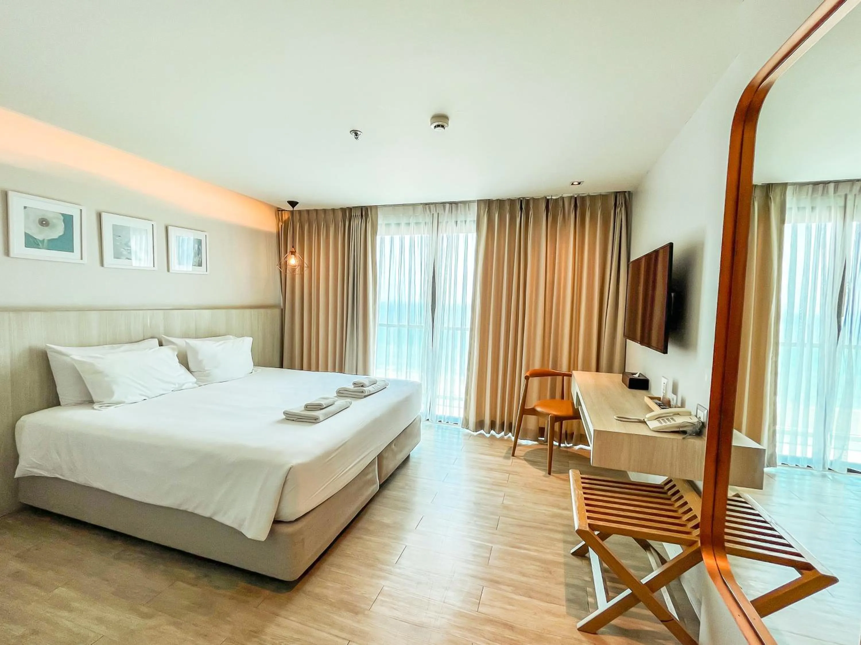 Deluxe Double Room with Sea View in Zand Morada Pattaya