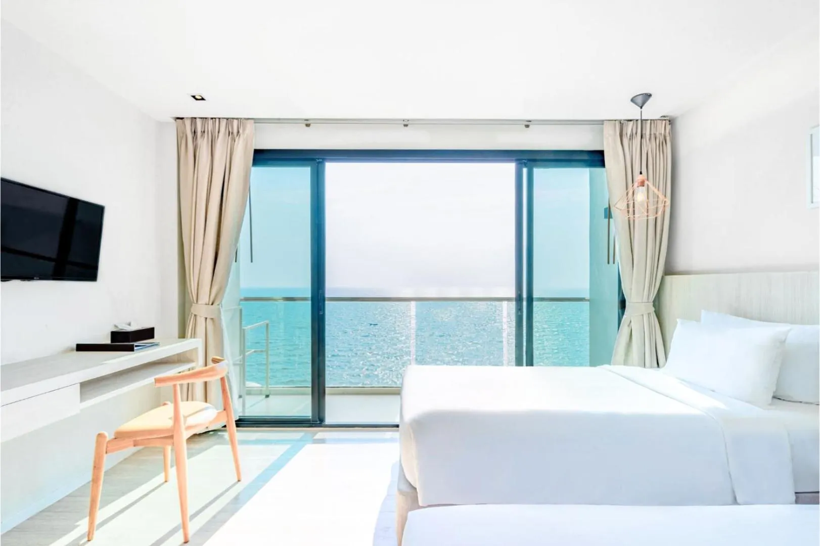 Deluxe Twin Room with Sea View in Zand Morada Pattaya