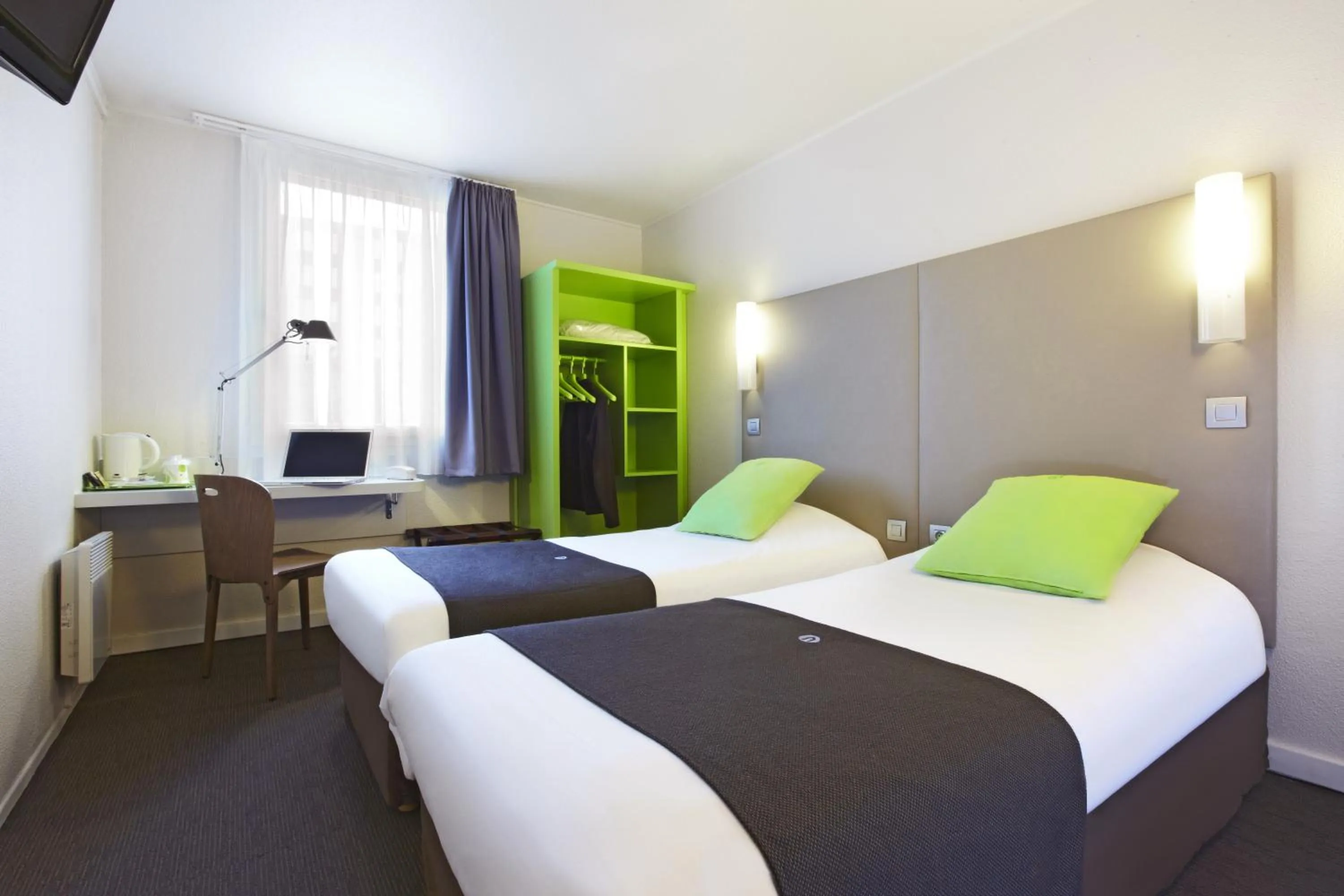 New Generation Standard Twin Room in Campanile Paris Ouest - Pont de Suresnes