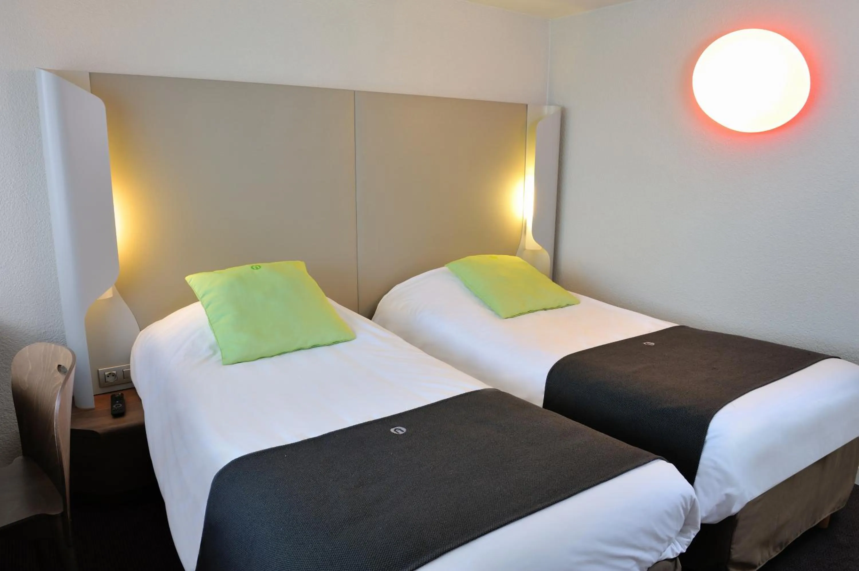 Standard Twin Room in Campanile Lyon Est Aéroport Saint Exupery