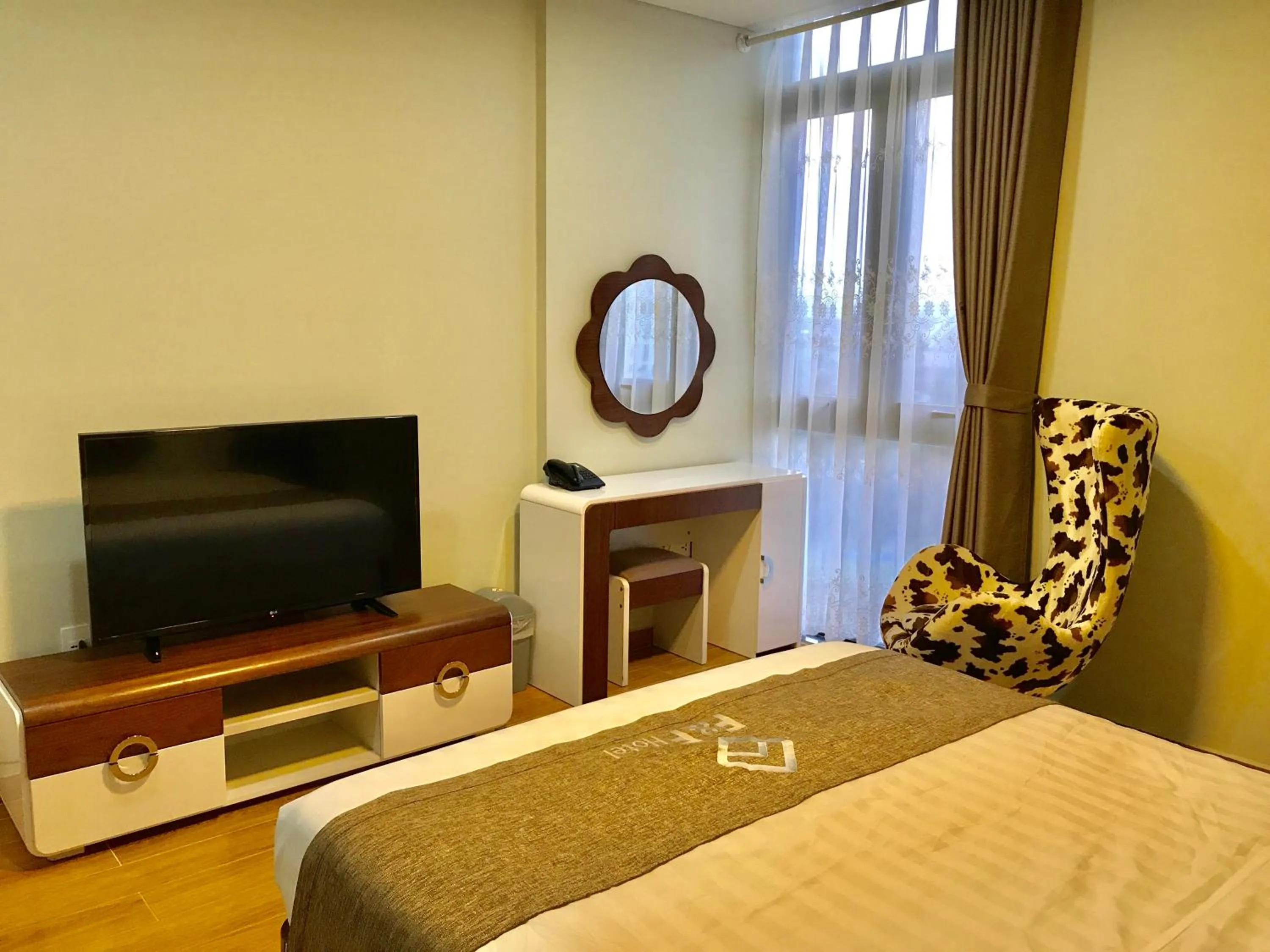 Superior King Room in F & F Hotel