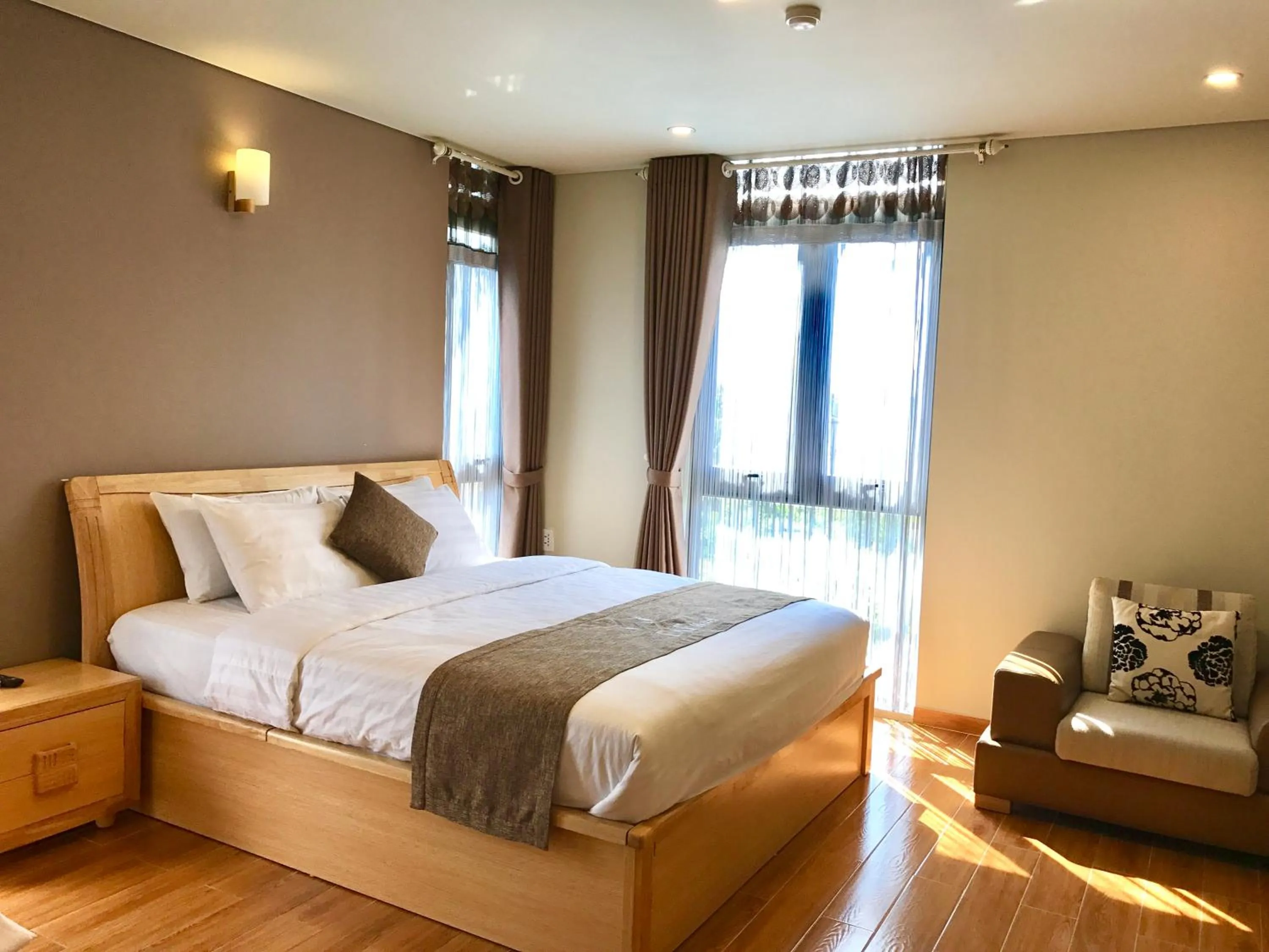 Deluxe Double Room with Balcony in F & F Hotel