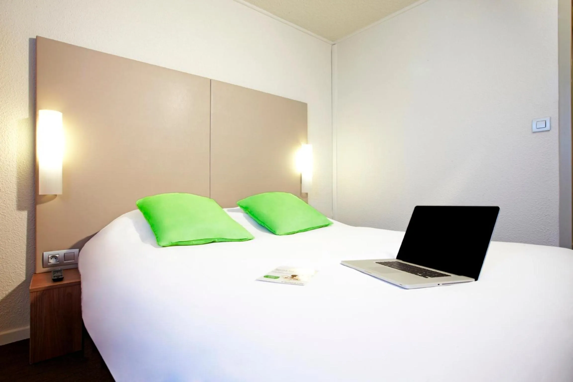 Room Next Generation - 4 Single Beds in Campanile Paris Est Bobigny