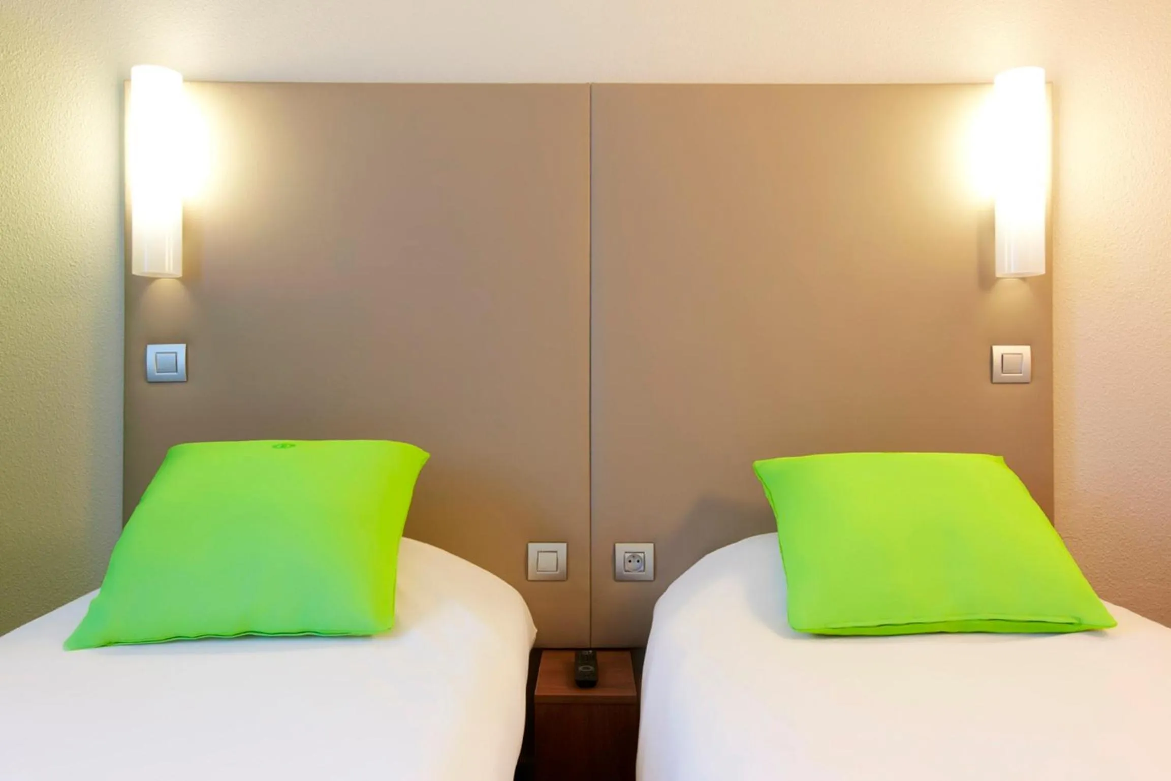 Standard Twin Room in Campanile Paris Est Bobigny