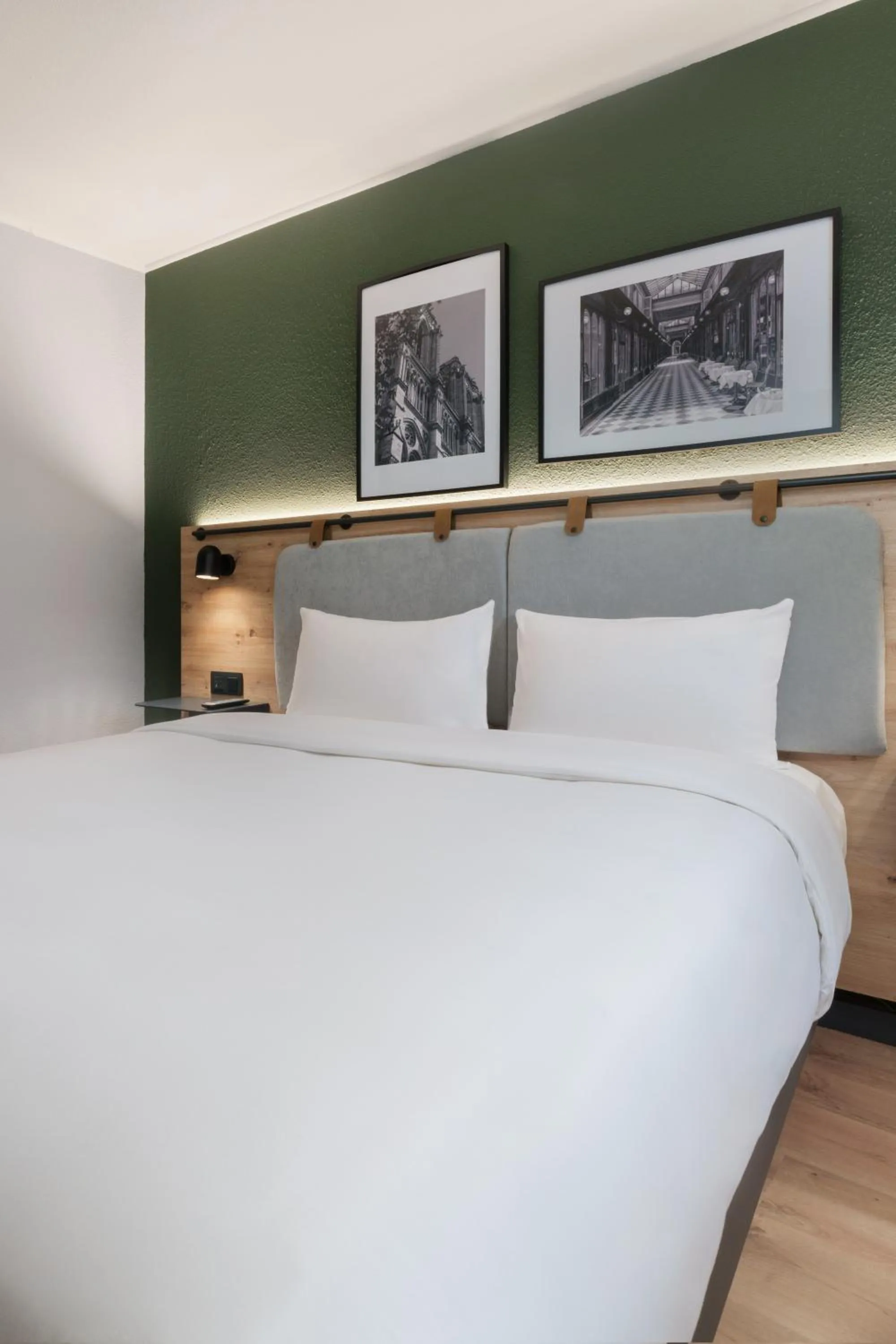 Standard Room - 1 Queen Bed in Campanile PRIME - Paris 15 Tour Eiffel