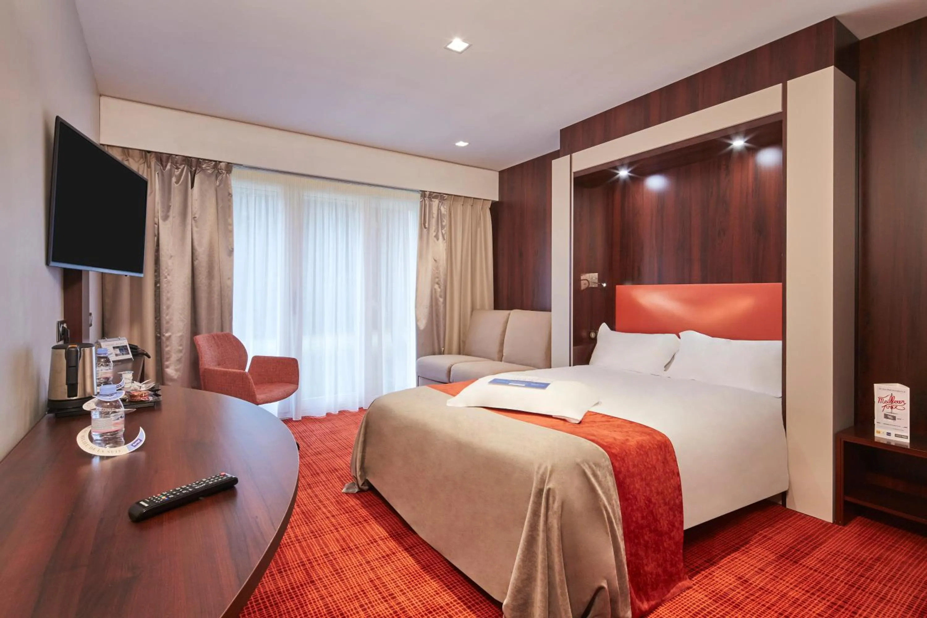 Triple Room with One Double Bed and One Single Bed in Kyriad Nantes Sud - Bouaye Aéroport