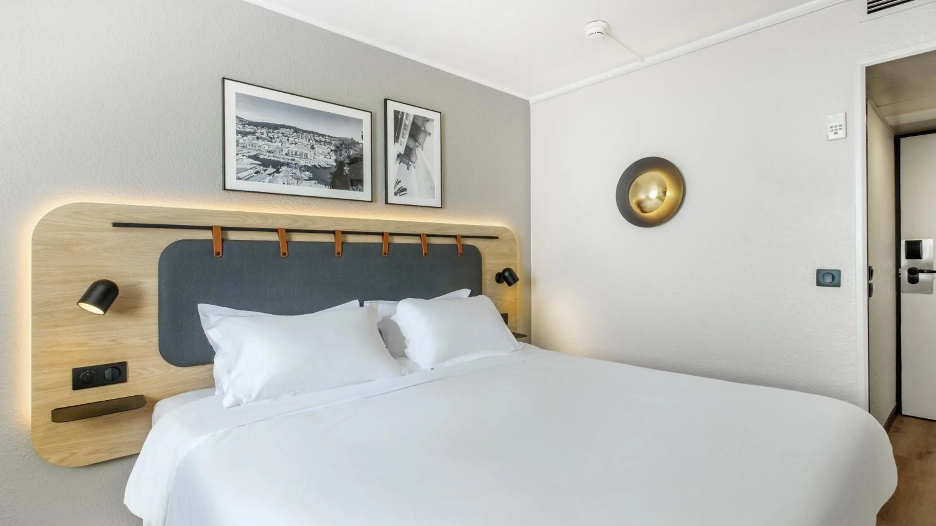 Superior Room - 1 King Bed in Campanile PRIME - Nice Airport