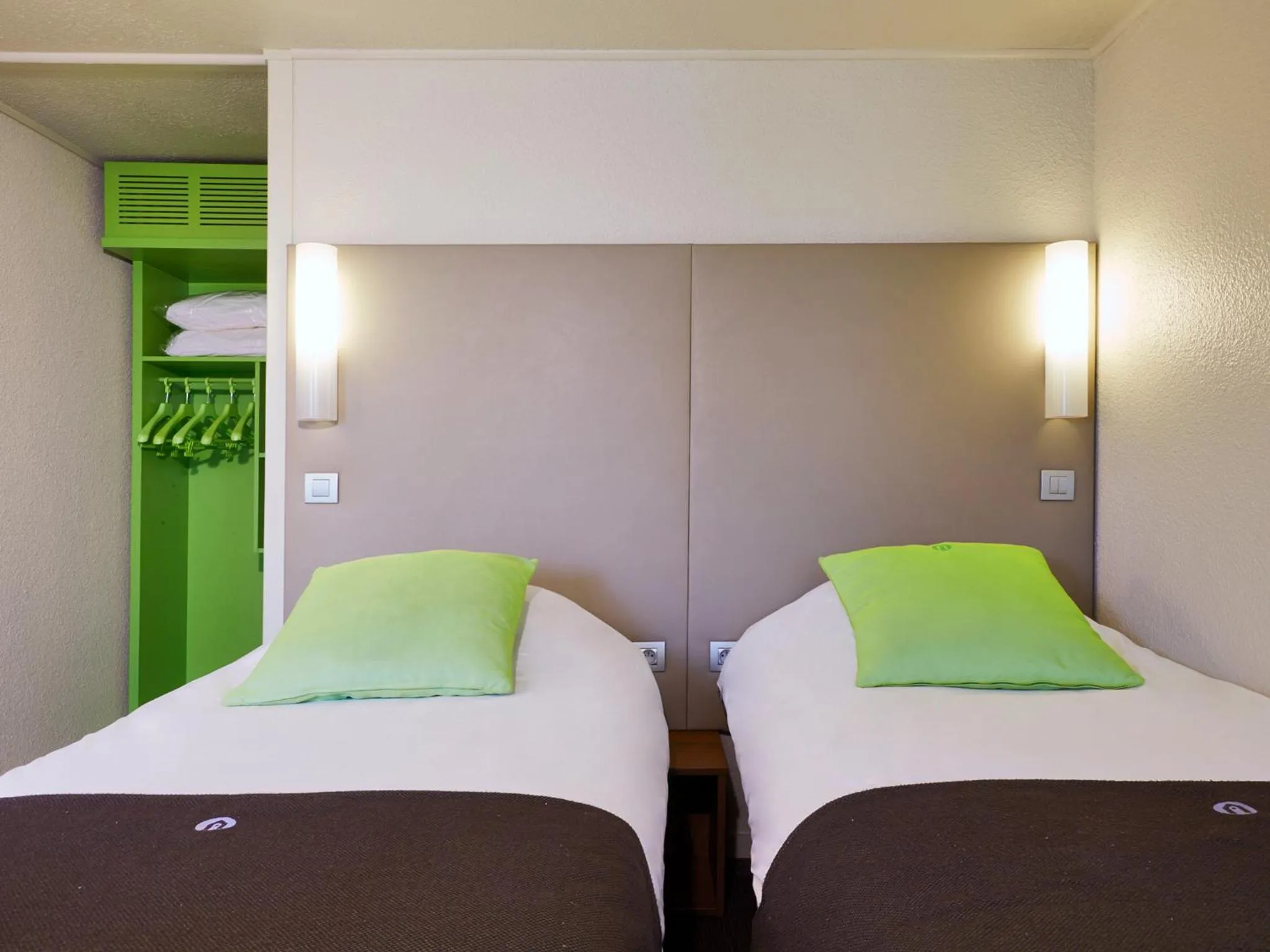 Standard Twin Room in Campanile Caen Est - Mondeville