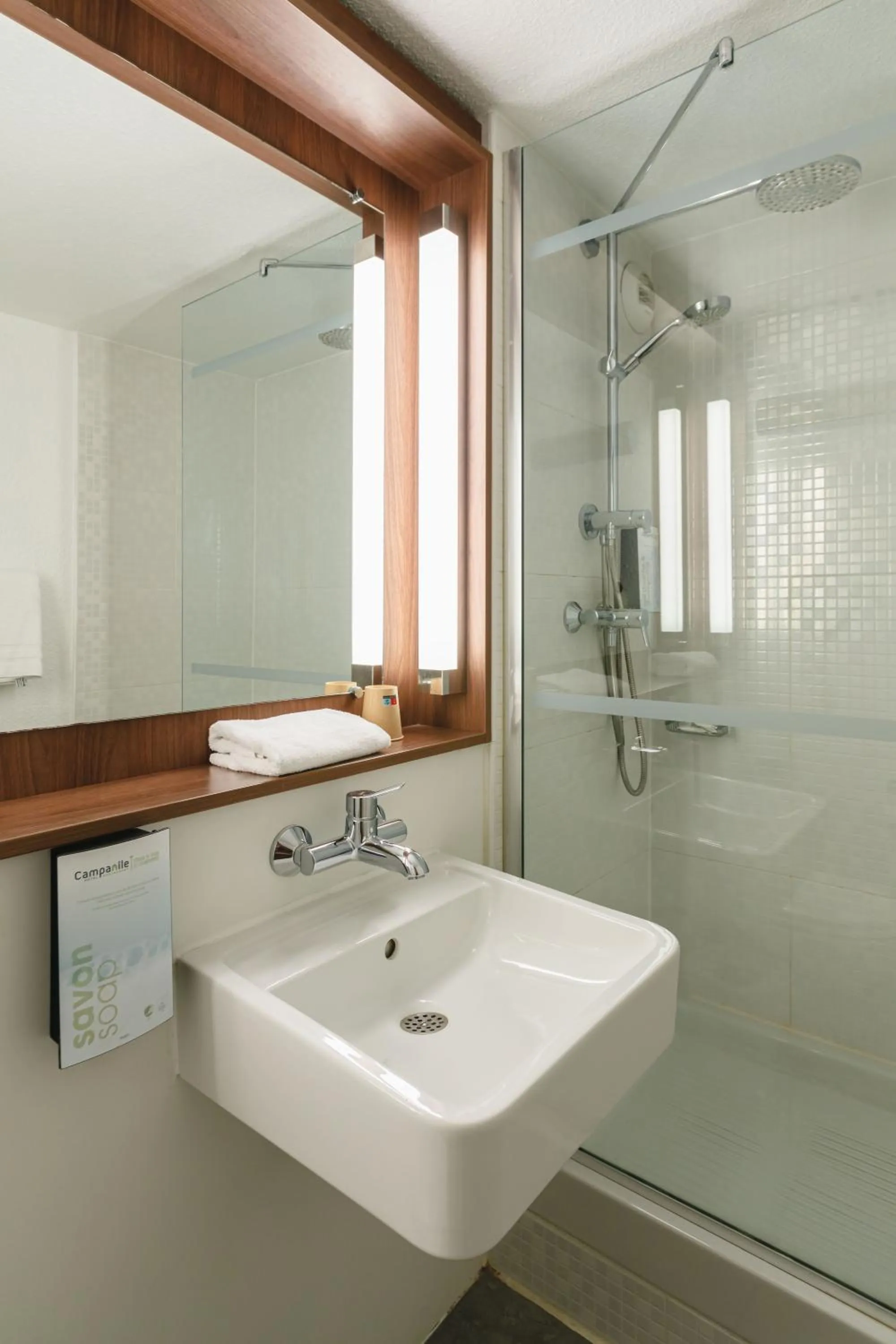 Standard Triple Room with Sofa Bed in Campanile NATURE - Lyon Est Bron Eurexpo