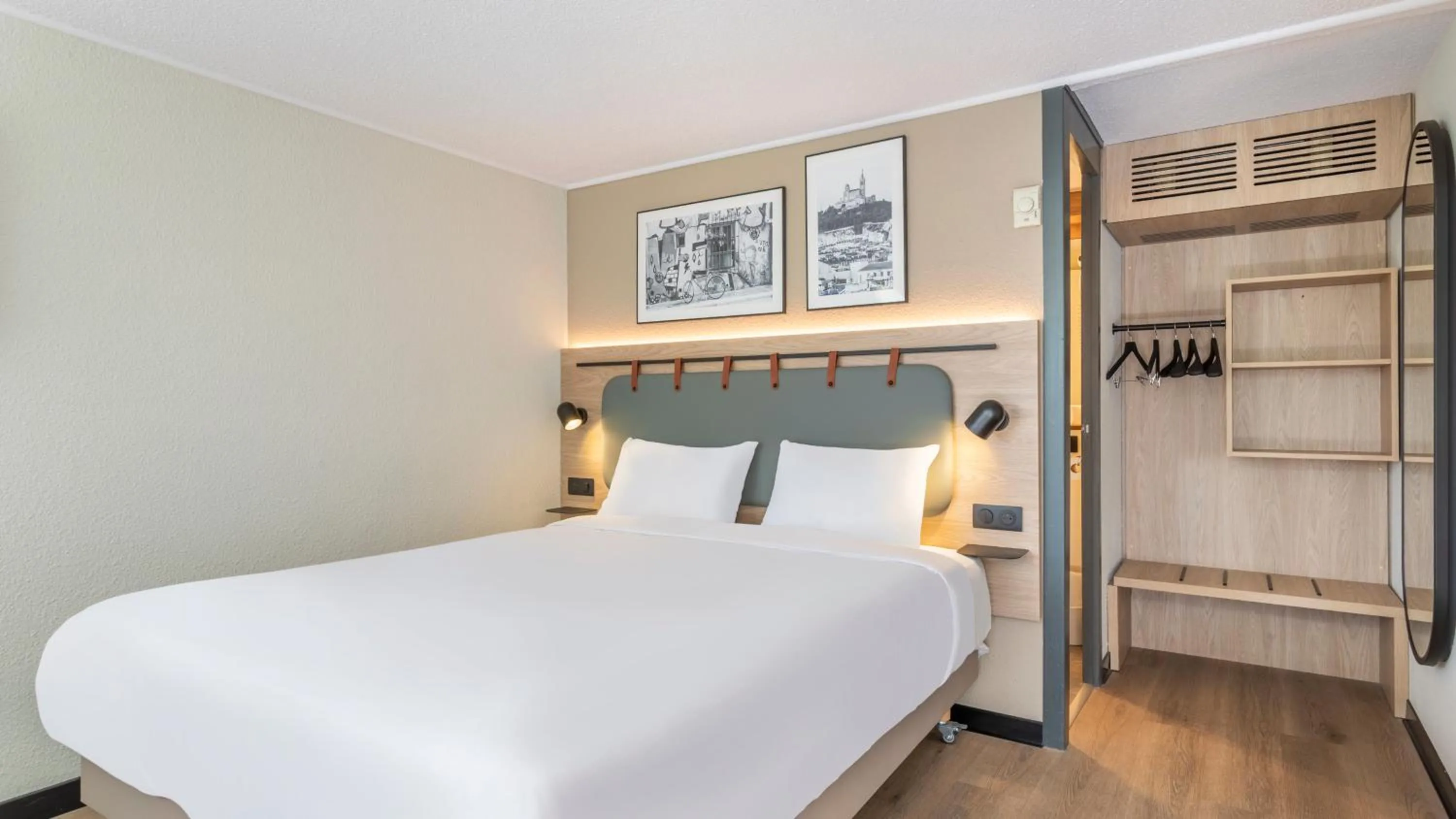 Standard Room - 1 Queen Bed in Campanile NATURE - Marseille Saint-Antoine