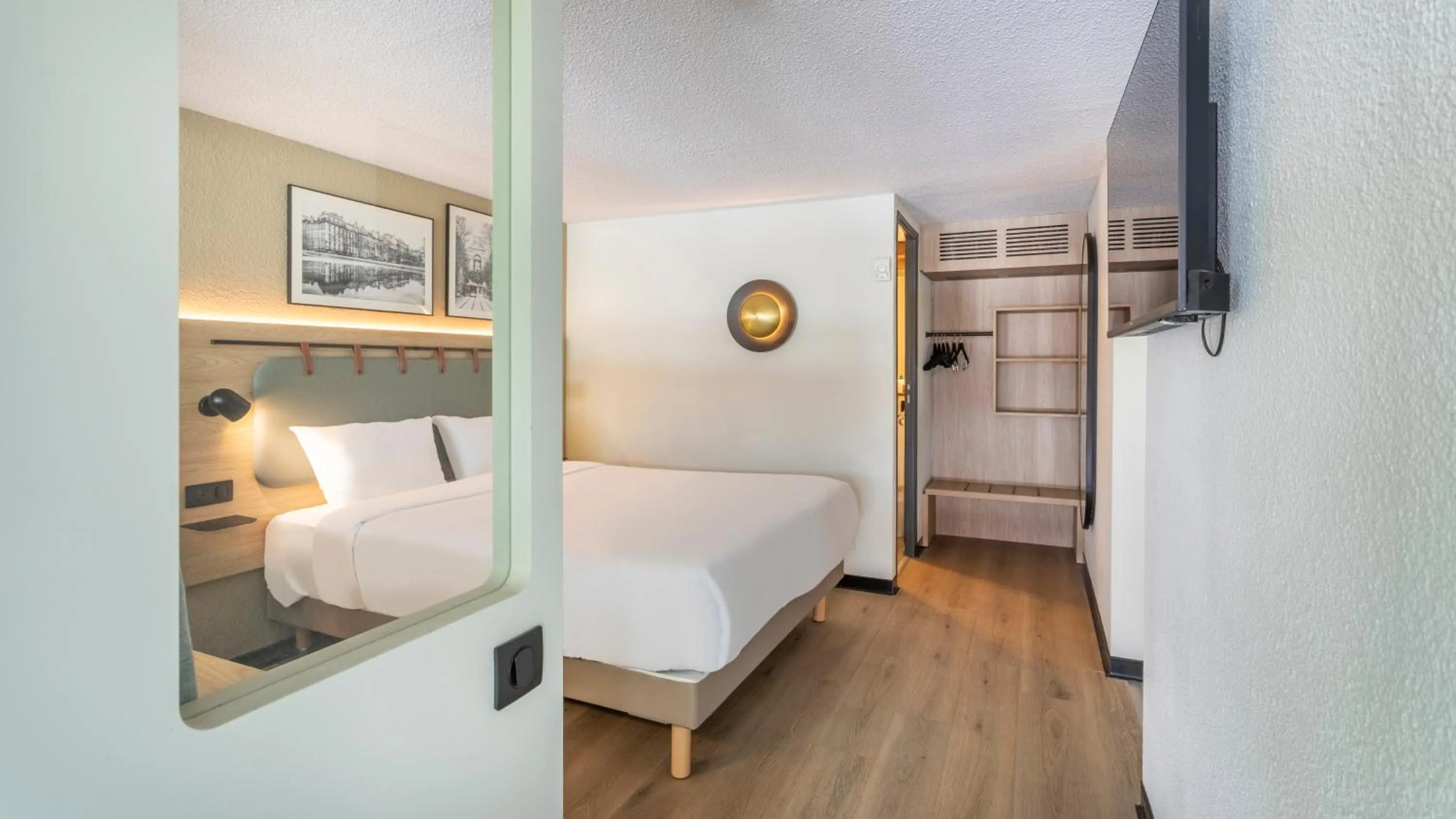 Superior Room - 1 King Bed 1 Double Sofa Bed in Campanile NATURE - Marseille Saint-Antoine