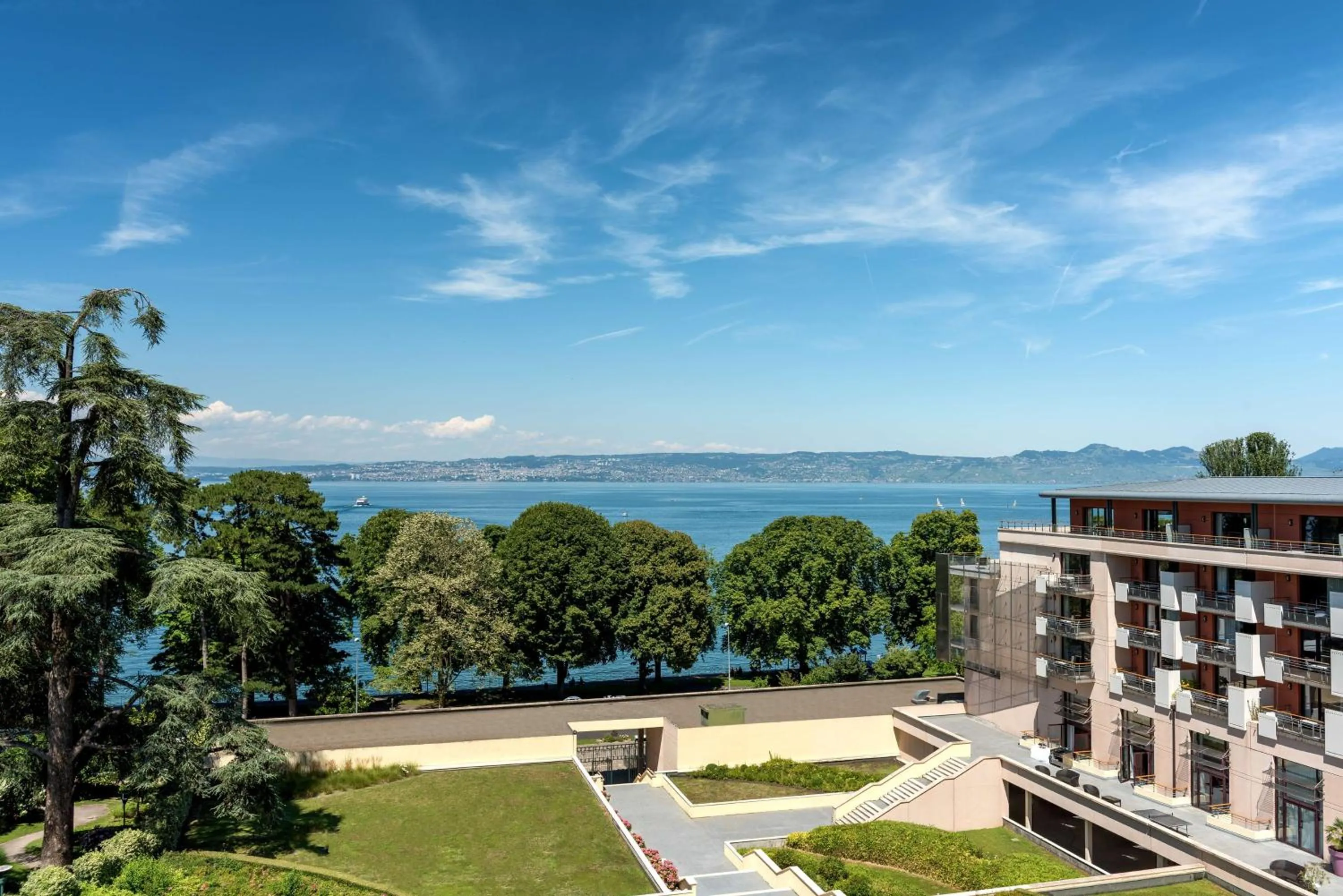 Executive King Room with Access to Executive Lounge in Hilton Evian Les Bains