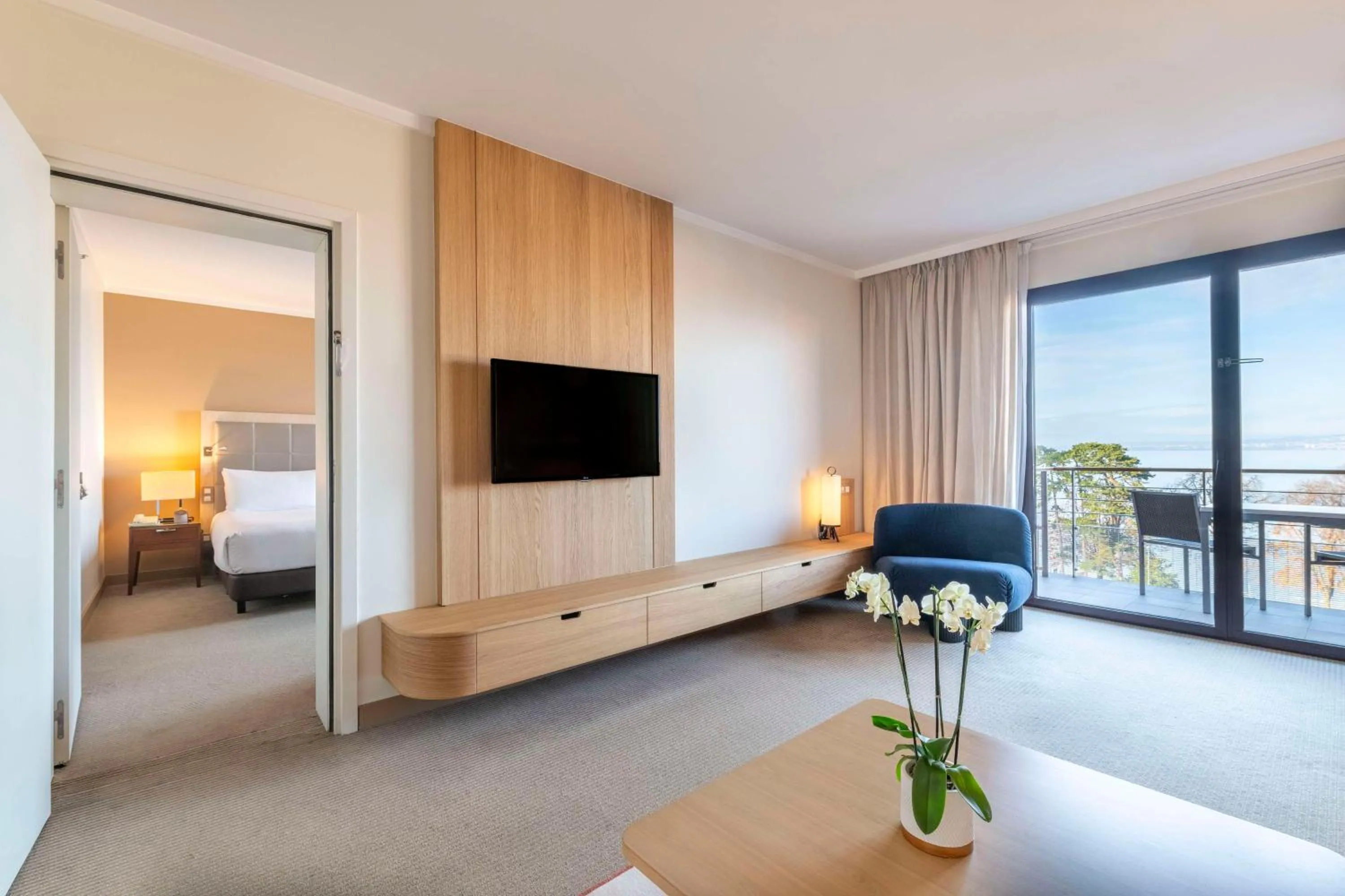 Deluxe Suite with Lake View in Hilton Evian Les Bains